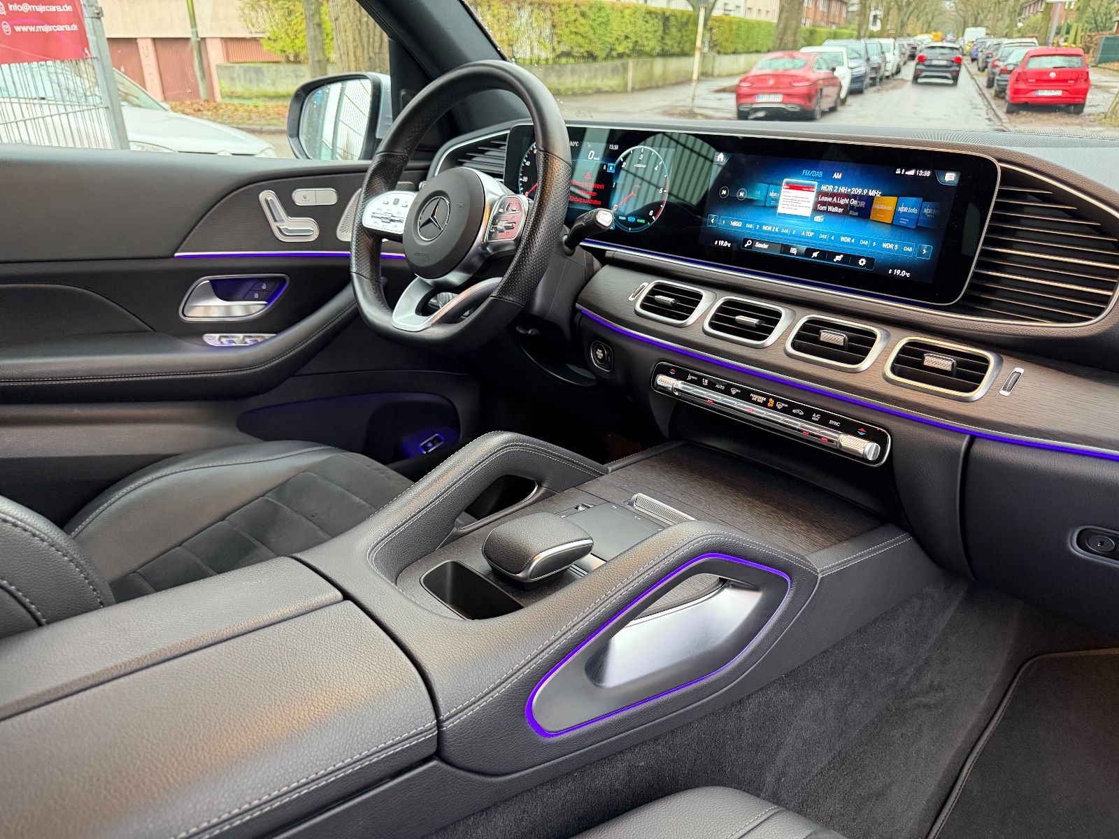 Fahrzeugabbildung Mercedes-Benz GLE 300d 4Matic*BURMESTER*MUTLIBEAM*AHK*WIDESCRE