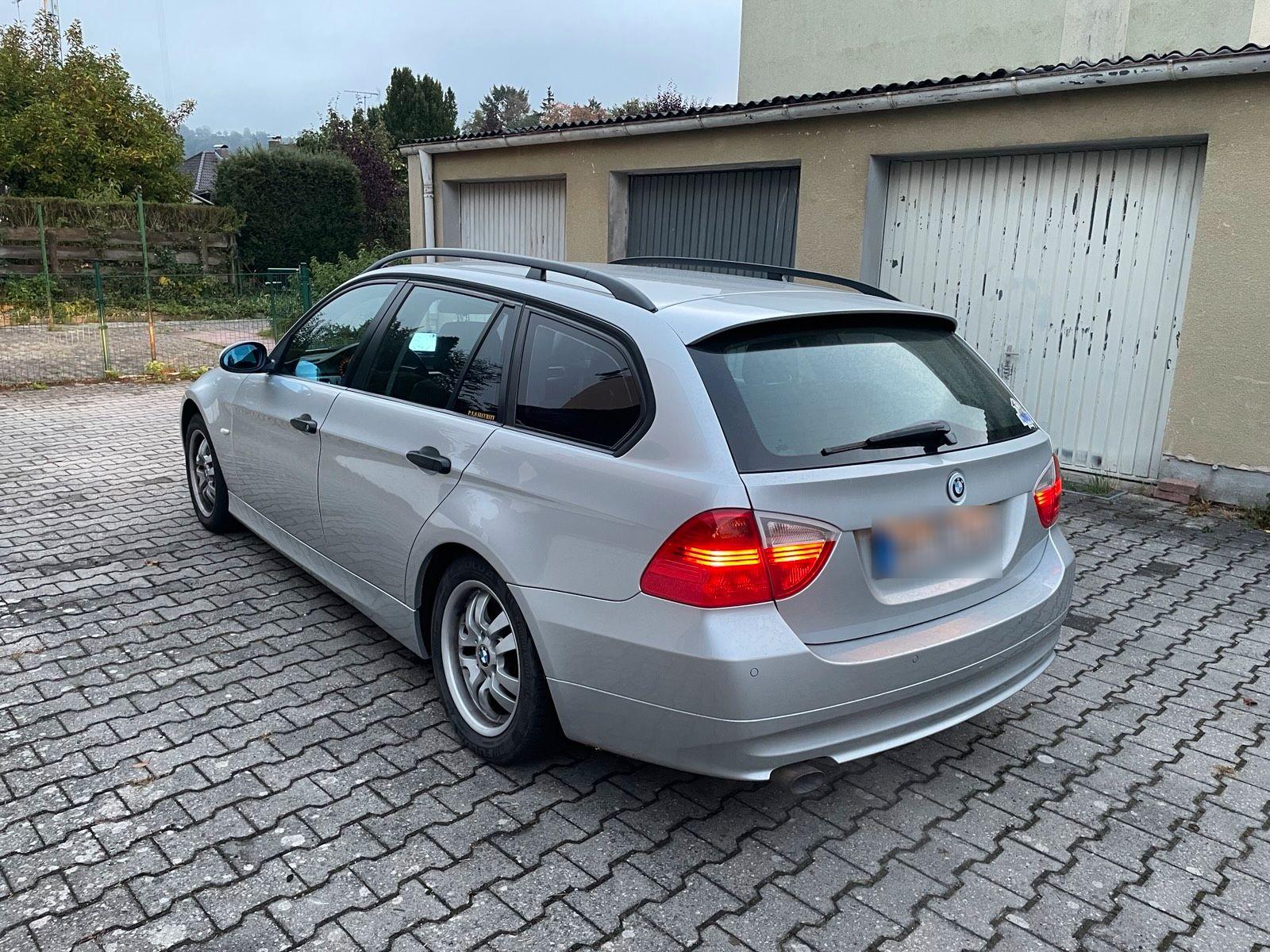 BMW 320 2006 — вигляд ззаду