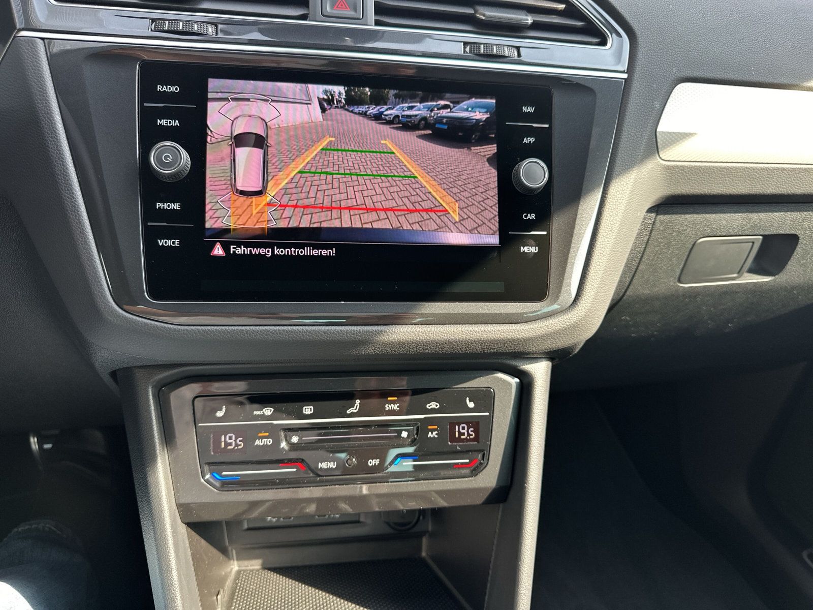 Fahrzeugabbildung Volkswagen Tiguan 1.5 TSI DSG Move MATRIX eKLAPPE KAMERA