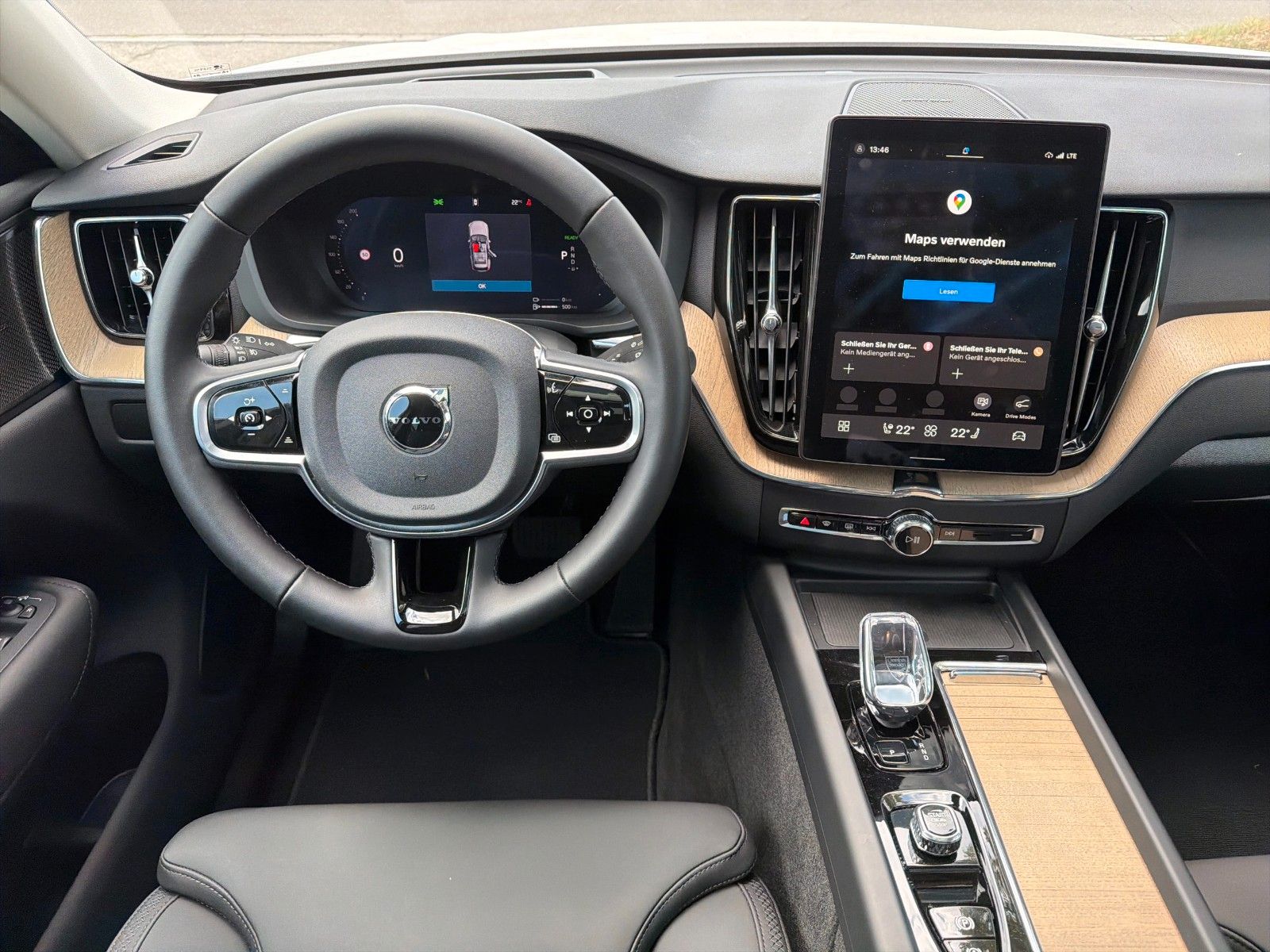 Fahrzeugabbildung Volvo XC60 Plus Dark Rech. Plug-In Hybrid AWD Facelift