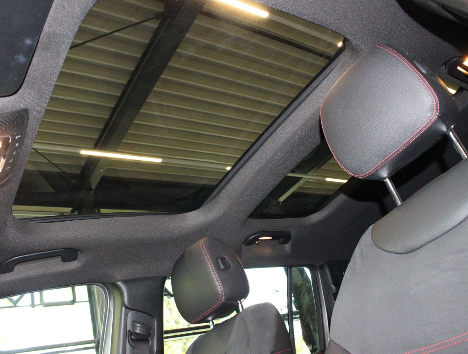 Fahrzeugabbildung Mercedes-Benz GLB 250 4Matic AMG Line Pano*Widescreen*Kamera