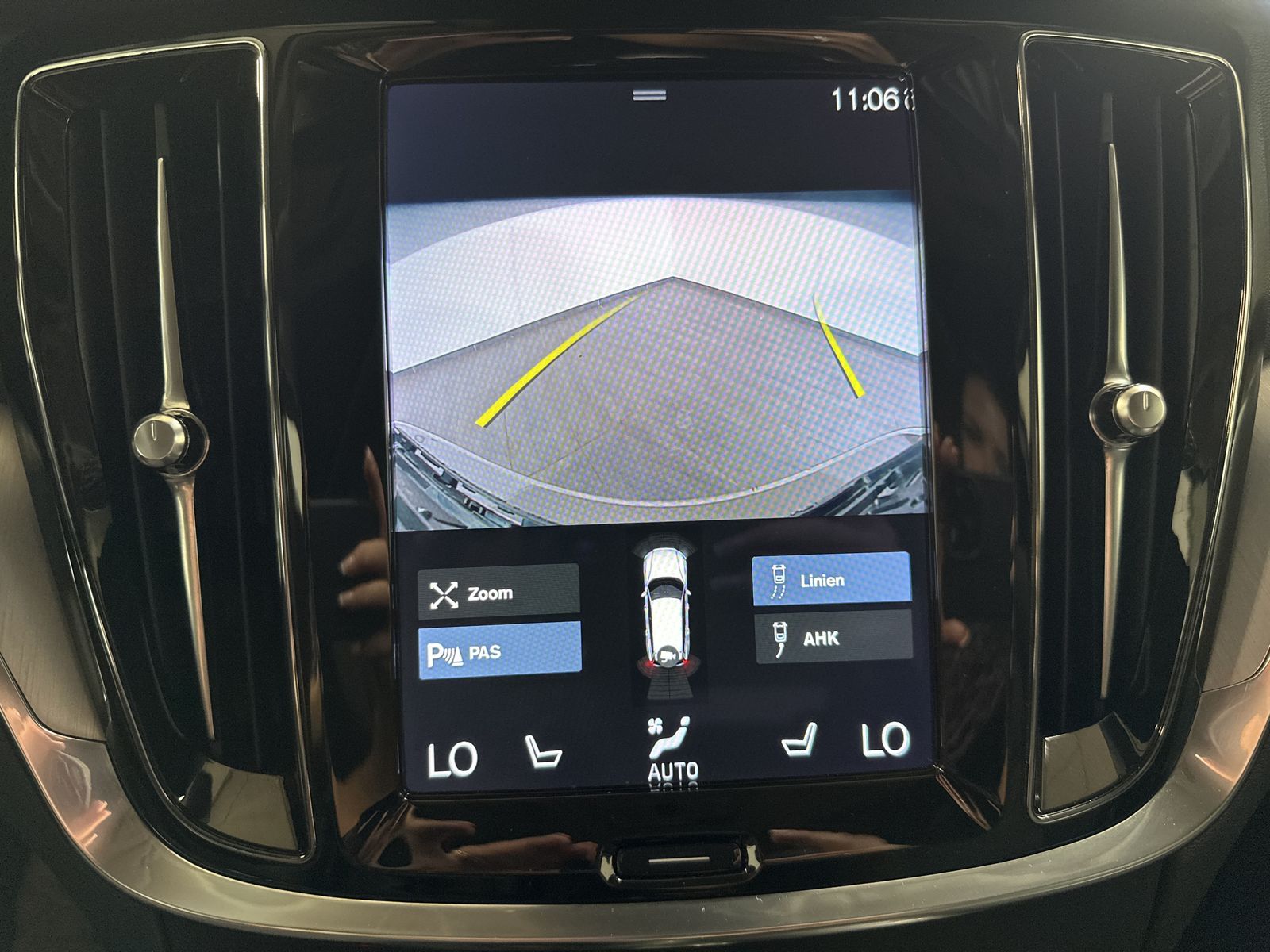 Fahrzeugabbildung Volvo V60 Inscription Hybrid AWD NAV+LED+PANO+AHK+H&K