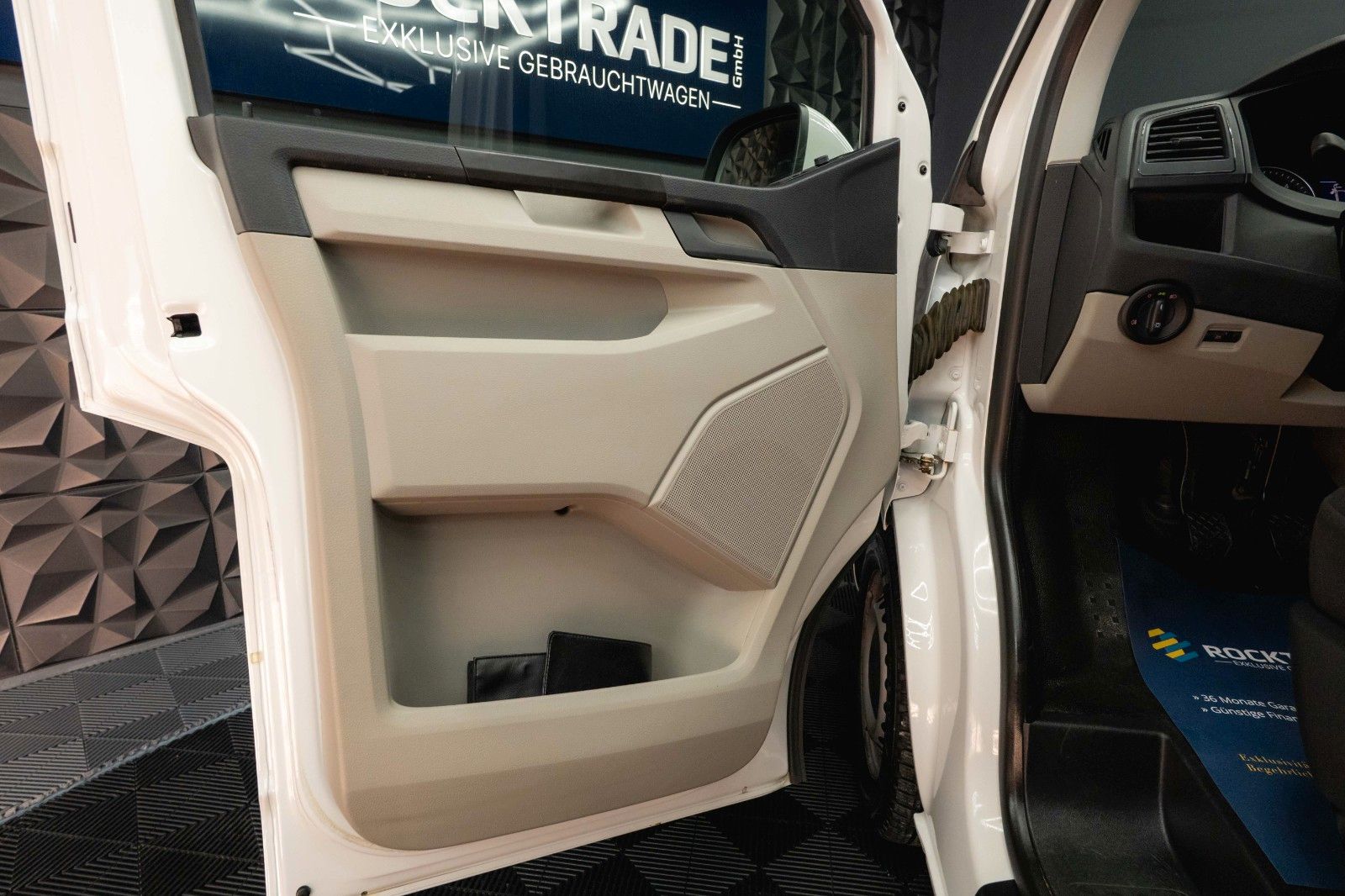 Fahrzeugabbildung Volkswagen T6 Transporter Kombi 8 Sitze *Klima*TÜV Neu*