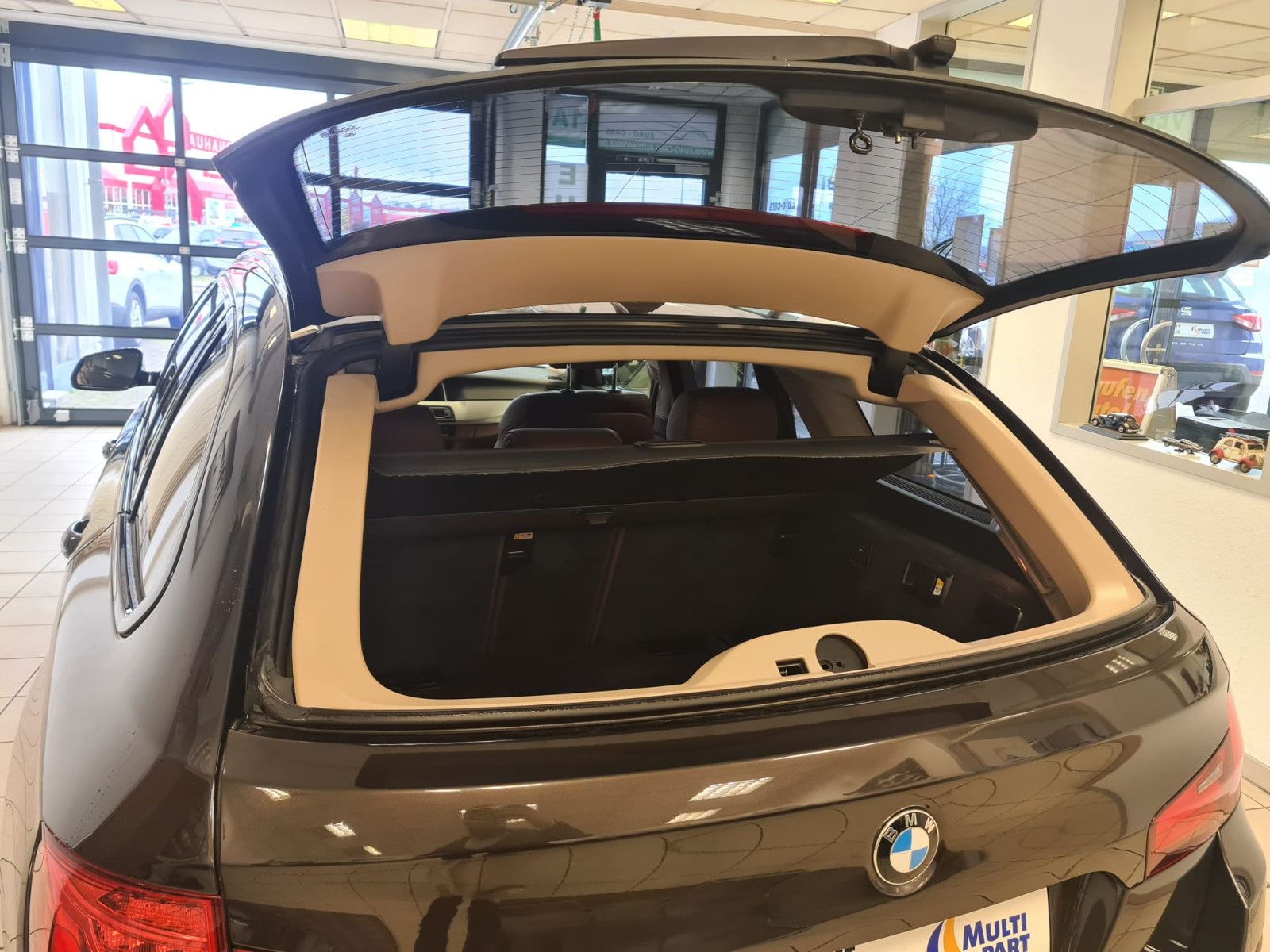 Fahrzeugabbildung BMW 520 d xDrive / AHK / Bi-XENON / LEDER