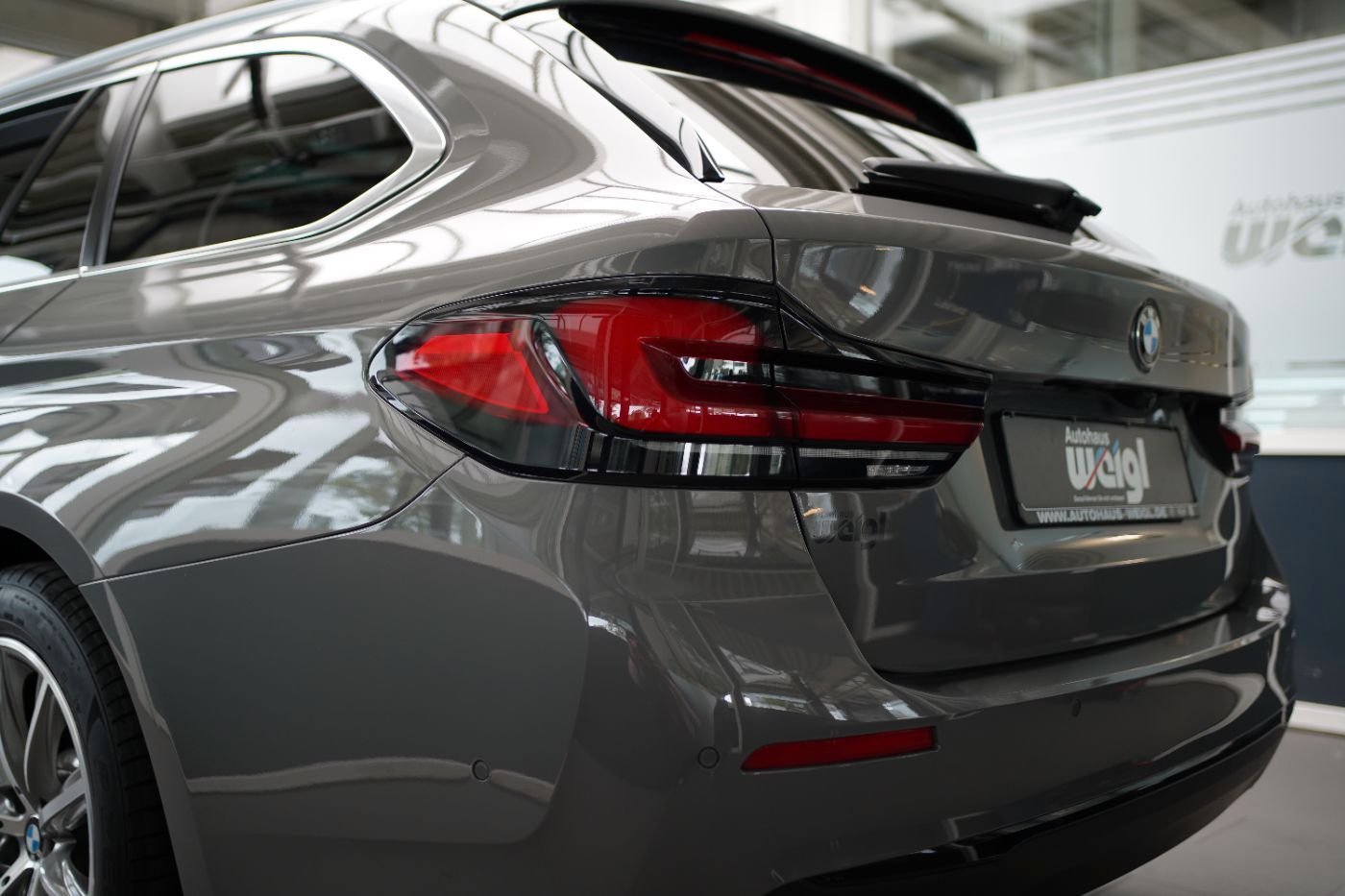 Fahrzeugabbildung BMW 520dA xDrive 3xKlima+Glasdach+LED+ParkAssist+AHK