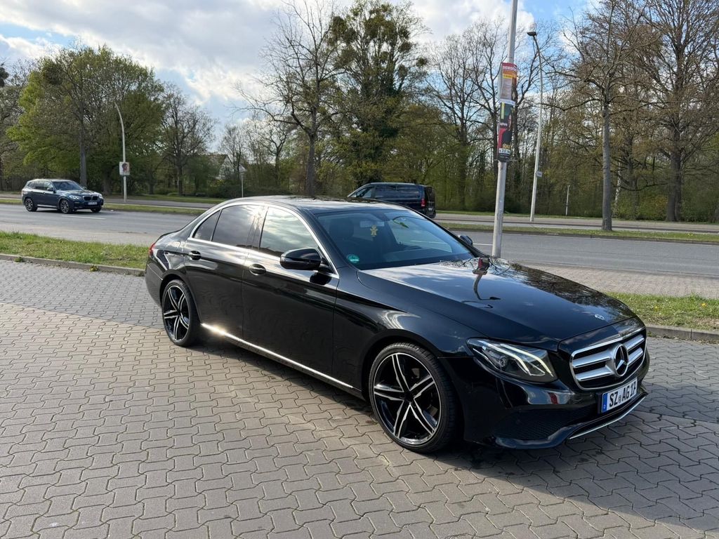 Image of Mercedes-Benz E 220