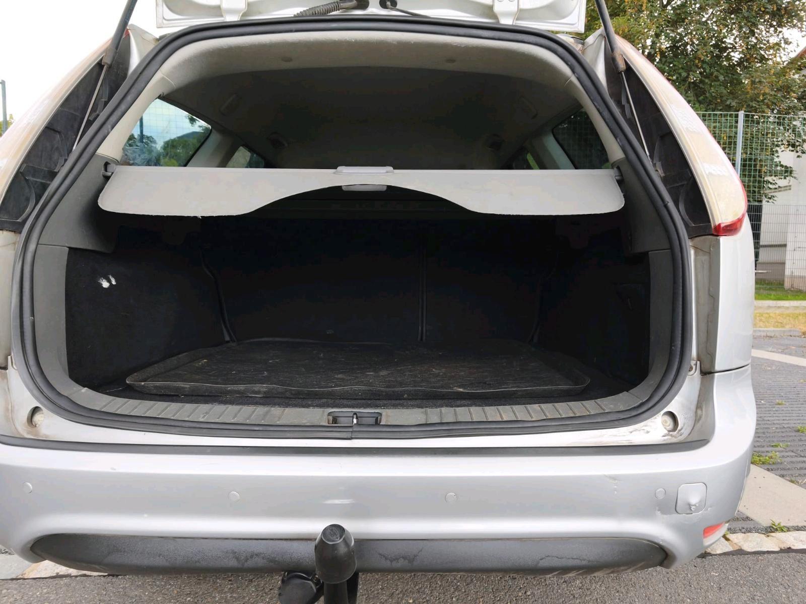 Ford Focus 2010 — photo 12