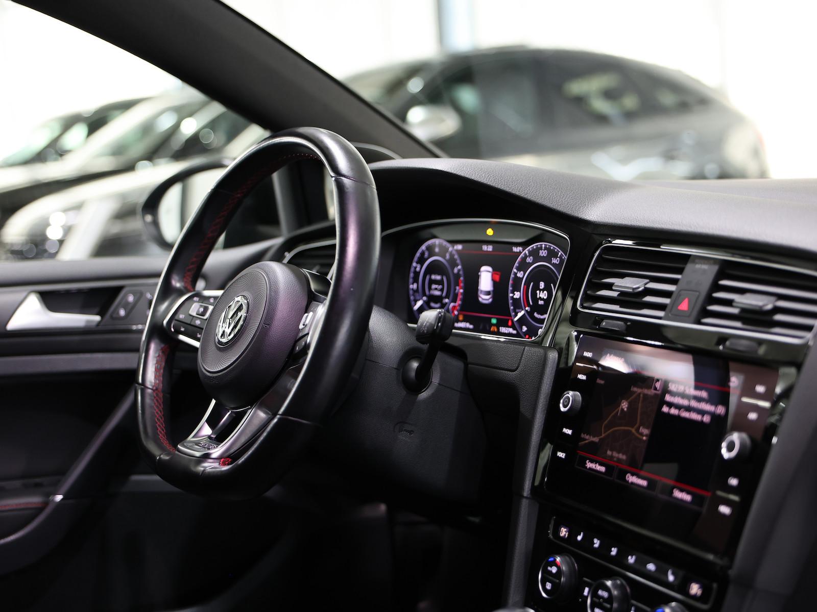 Volkswagen Golf GTI VII 2.0 TSI DSG PERFORMANCE / LED,LEDER