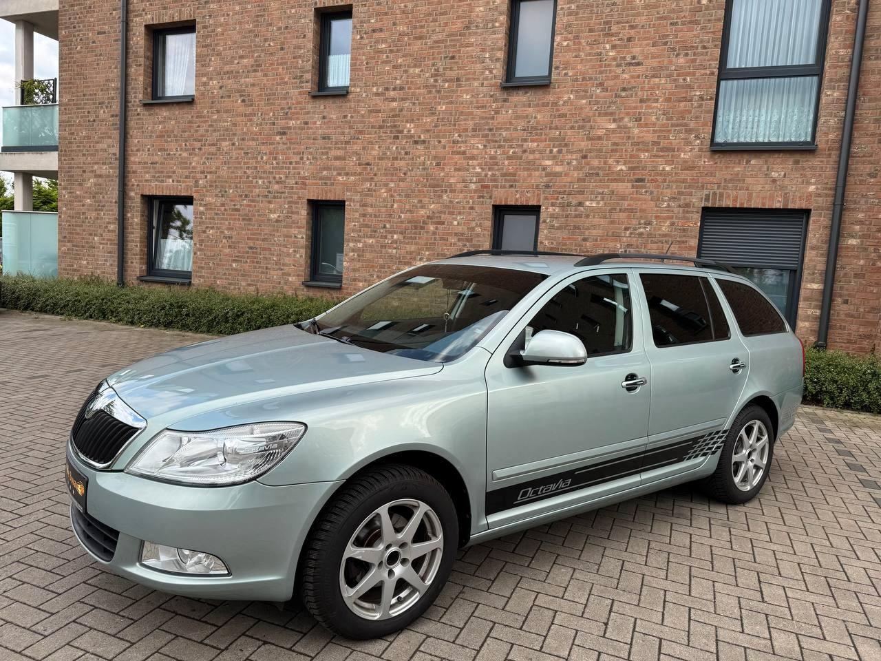Skoda Octavia Combi Ambiente 1.6 1Hand, wenig KM!!!
