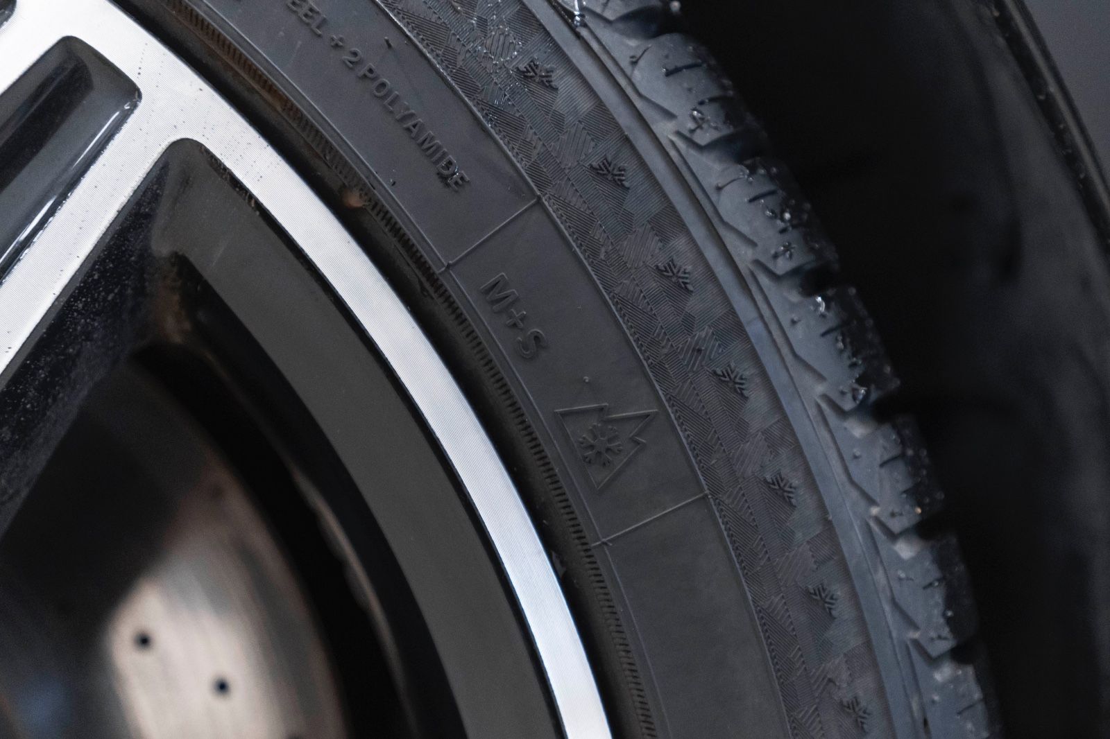 Fahrzeugabbildung Mercedes-Benz C 43 AMG 4Matic KAM LED NAV TOTW M+S