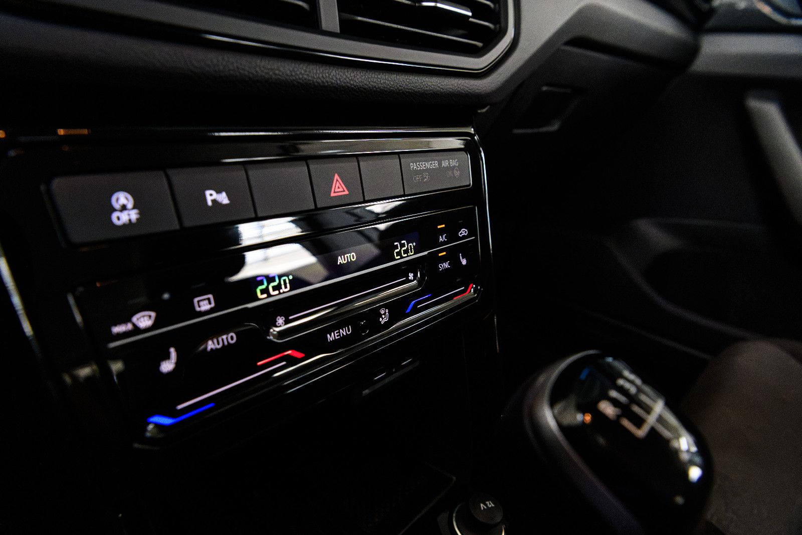 Fahrzeugabbildung Volkswagen T-Cross Life 1.0 TSI LED+KAMERA+NAVI+ACC+5 J.GAR
