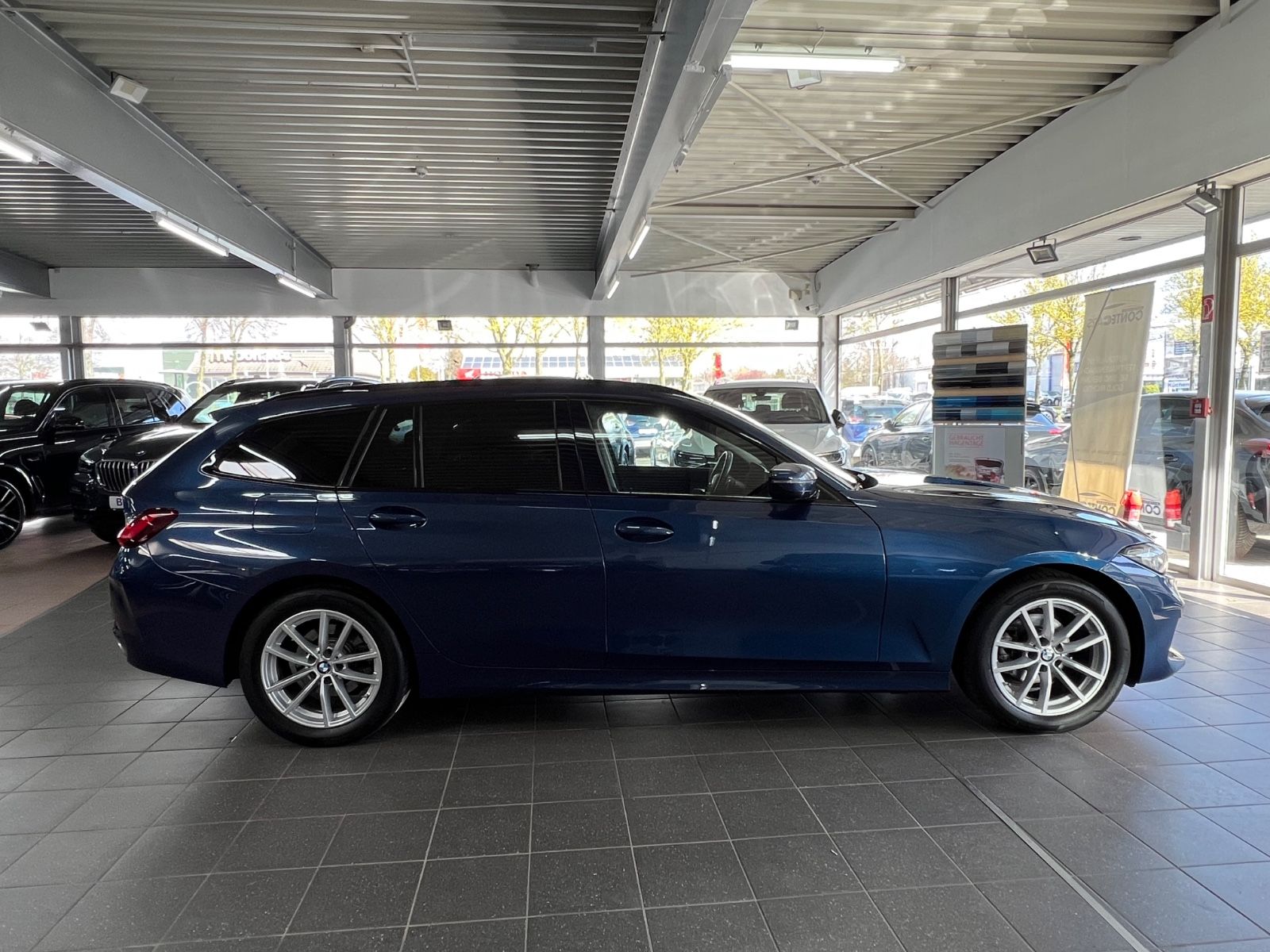 BMW 318 d Touring AHK+DA+ACC+Keyless+Park Assist foto 13