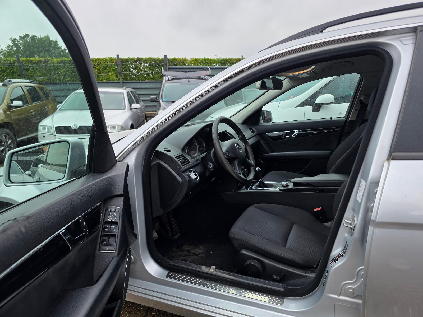 Mercedes-Benz C200 2011 — photo 7