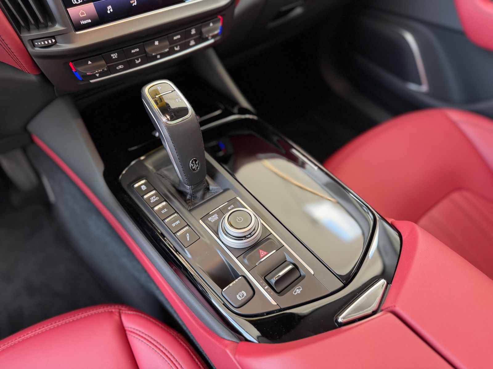 Levante GT Mild-Hybrid Soft Close Pano 21"