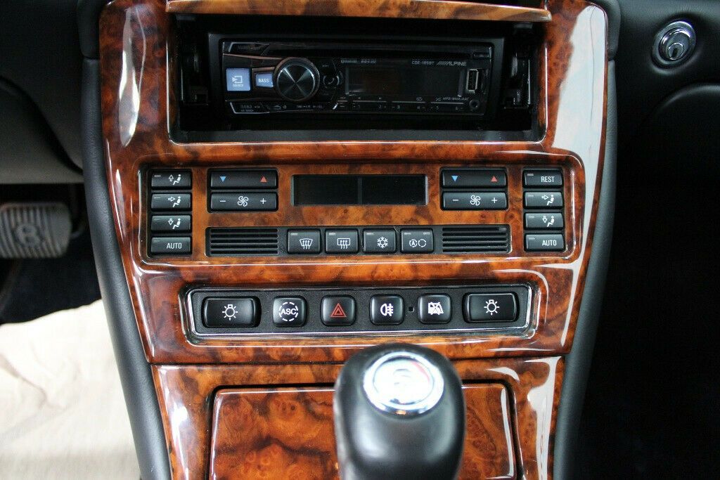 Fahrzeugabbildung Bentley Arnage Long Wheel Base/TABLES/WALNUT/PDC