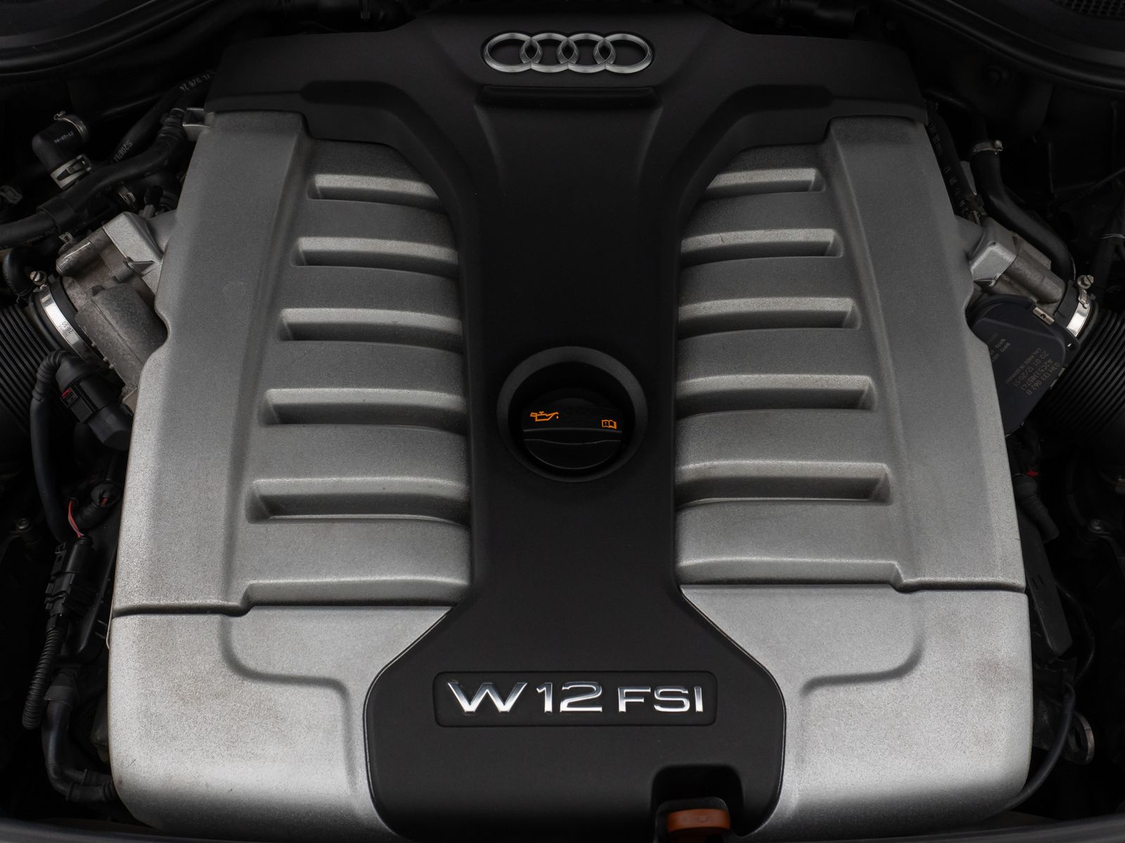 Fahrzeugabbildung Audi A8 W12 Lang Chauffeur GSD B&O Keramik TV Voll