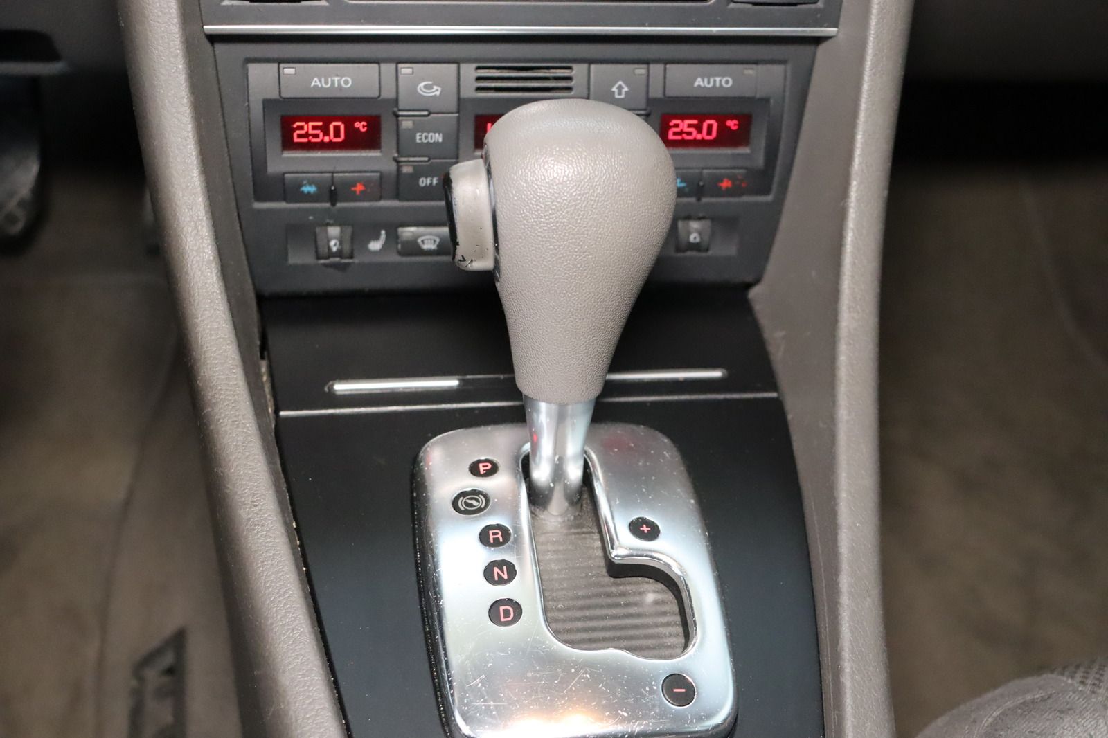 Fahrzeugabbildung Audi A4 1.8 T * HU/AU bis 05.2027 * Xenon * Navi