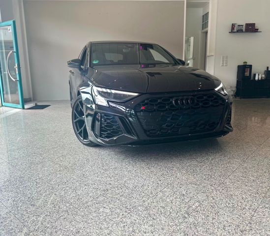 AUDI RS3 2.5 TFSI S tronic quattro Sportback