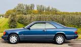 Mercedes-Benz 200 ce-16 - blaue Mercedes-Benz 200