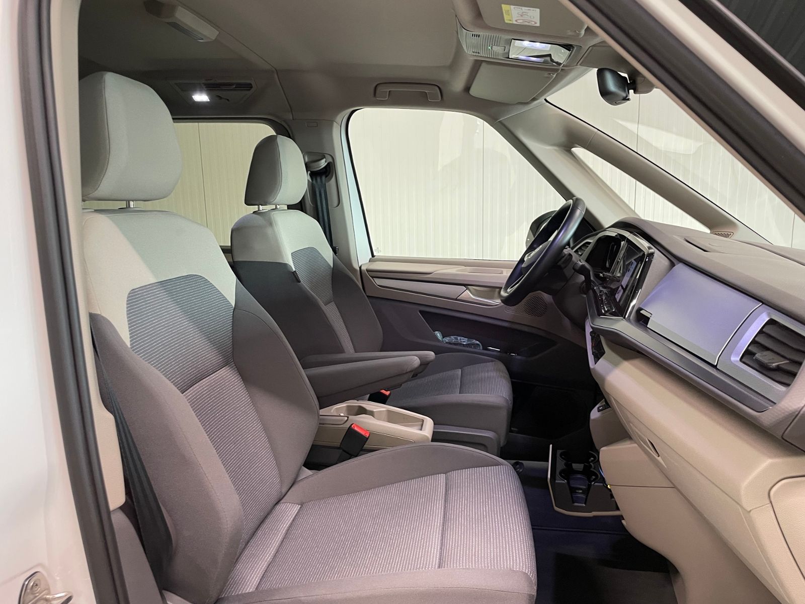 T7 Multivan 2.0 TDI DSG SHZ RFK TEMPOMAT PDC