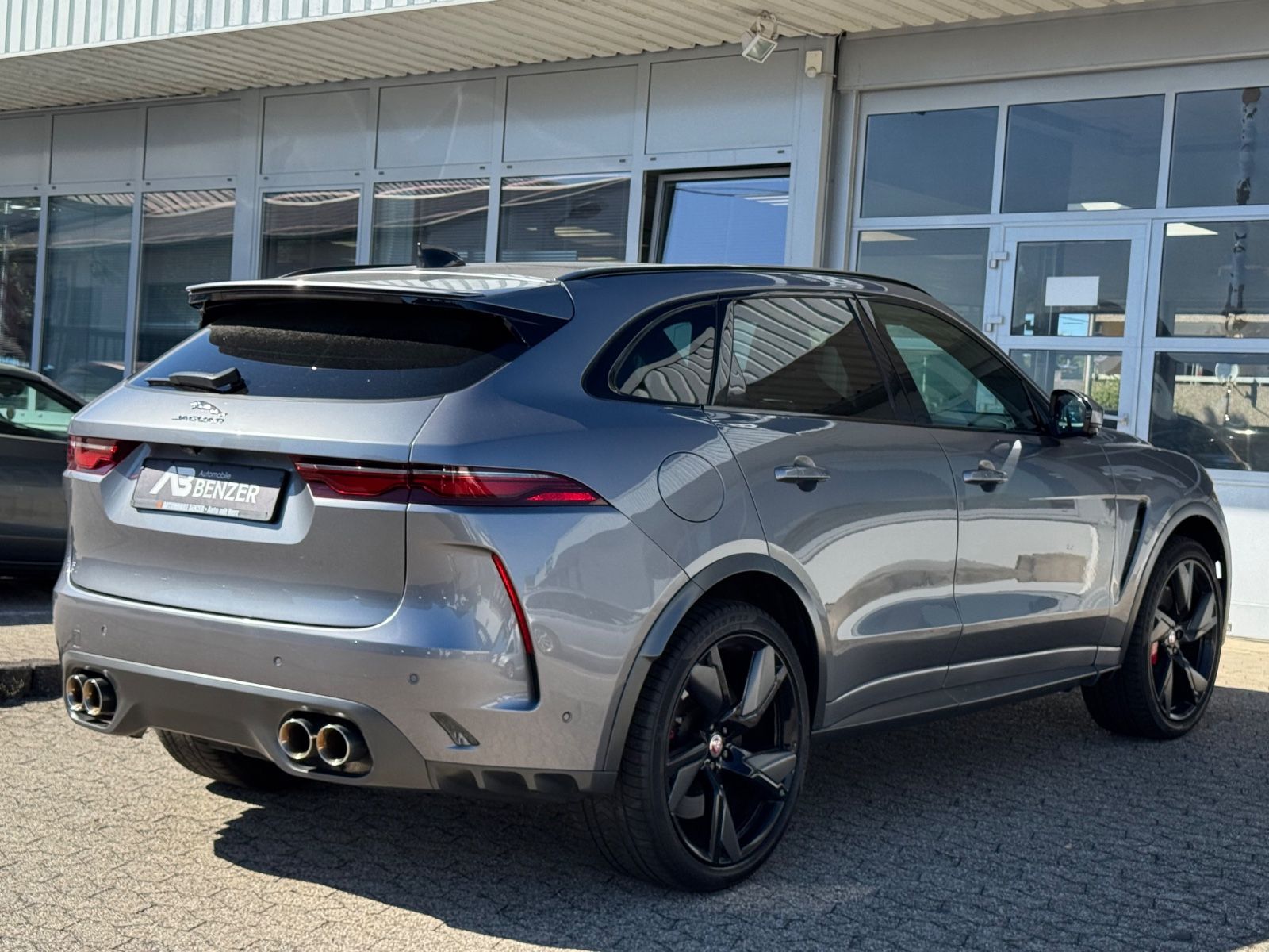 Fahrzeugabbildung Jaguar F-PACE SVR /PANO/MERIDIAN/360°KAM/HUD/AMBIENTE