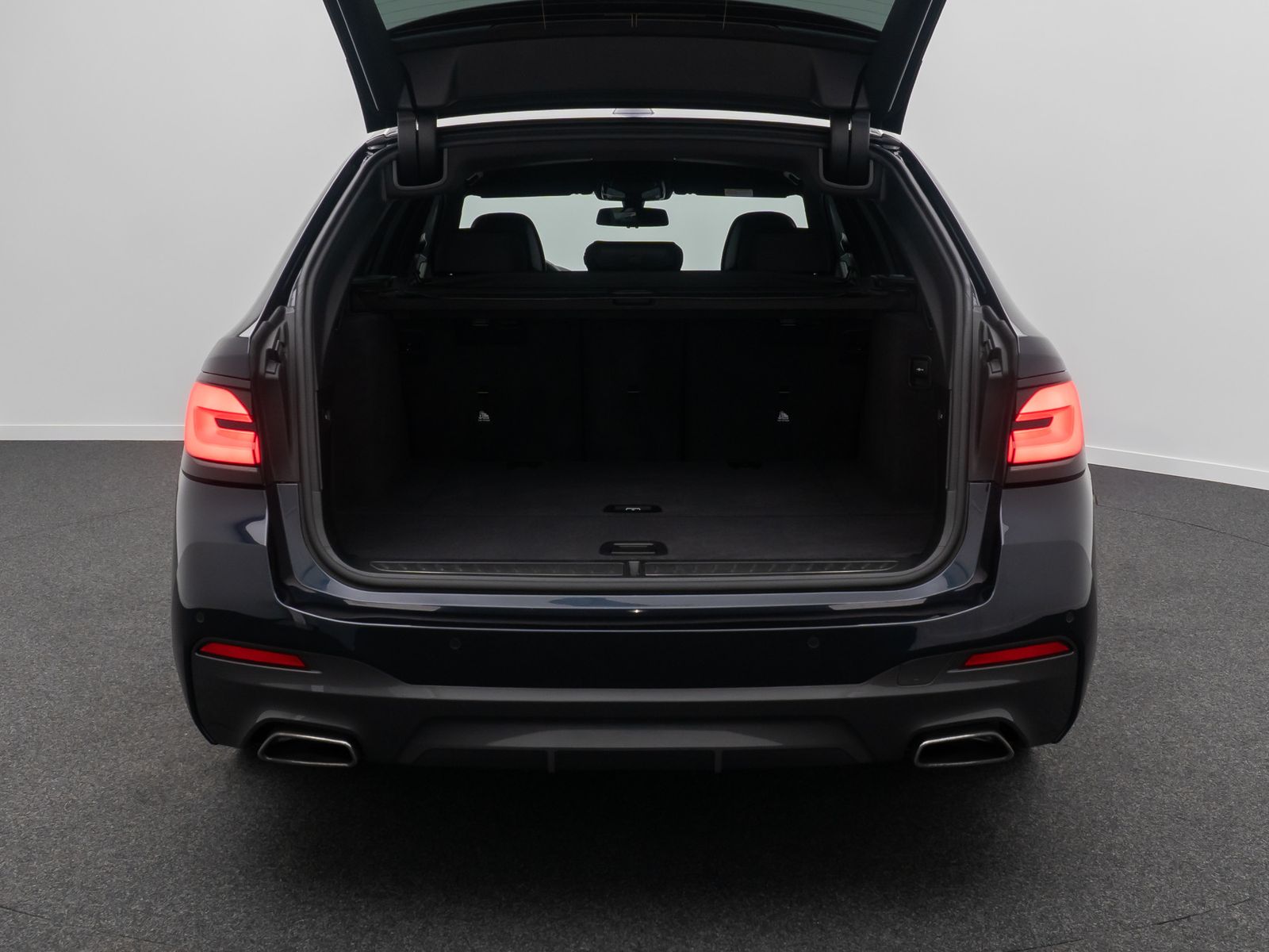 Fahrzeugabbildung BMW 530d xD MSport Individual 360&deg;H/K HUD DAB 20Zoll