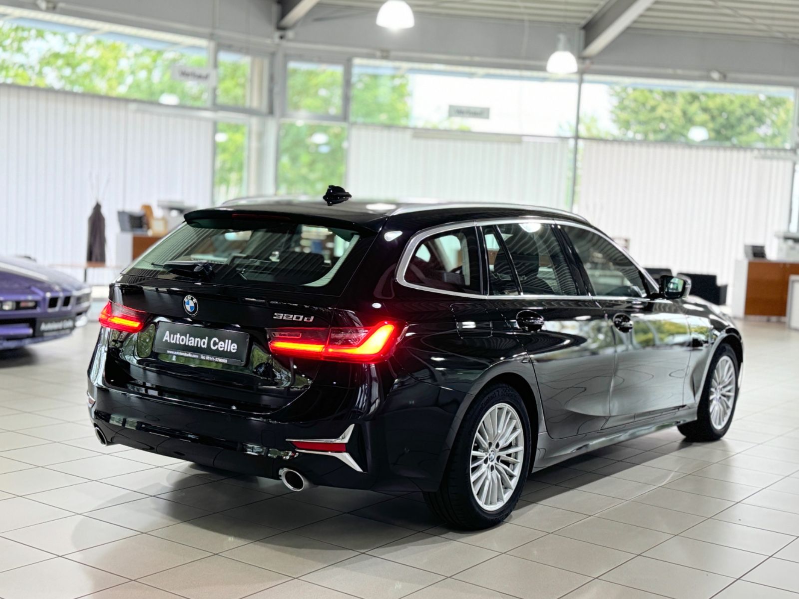 Fahrzeugabbildung BMW 320d LuxuryLine HUD Stop&Go DAB Leder Sport HiFi