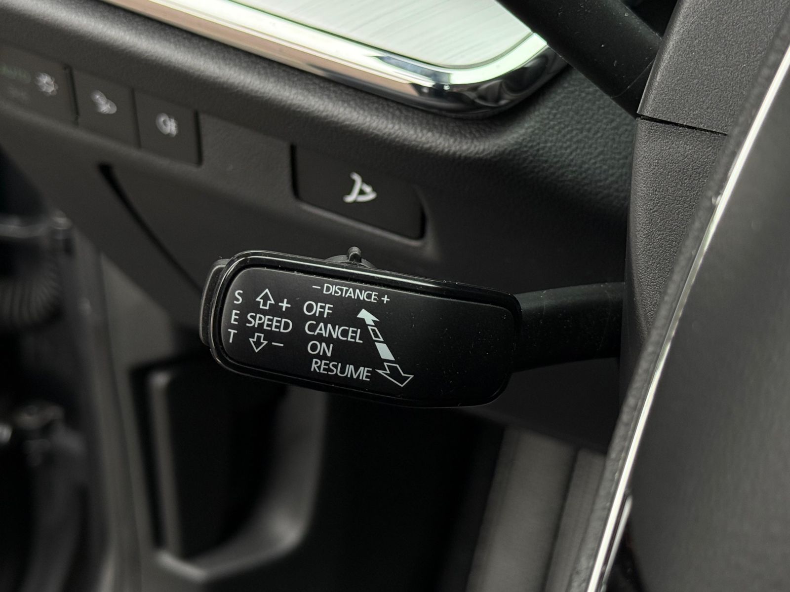 Fahrzeugabbildung SKODA Enyaq 60 Loft CCS+LED+NAV+SHZ+KAMERA+AHK+ACC+DAB