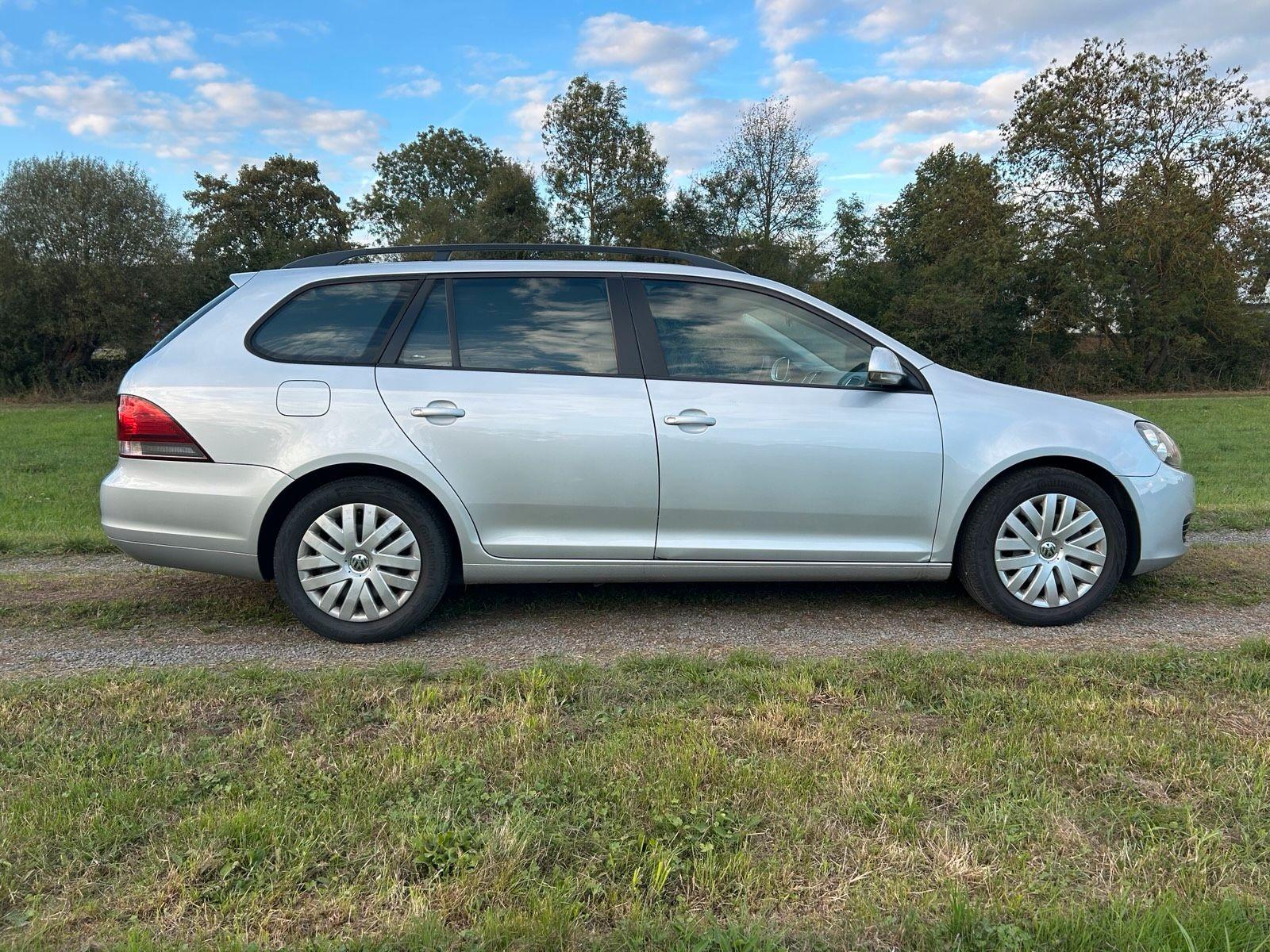 Volkswagen Golf 2010 — engine 105 HP (77kW)