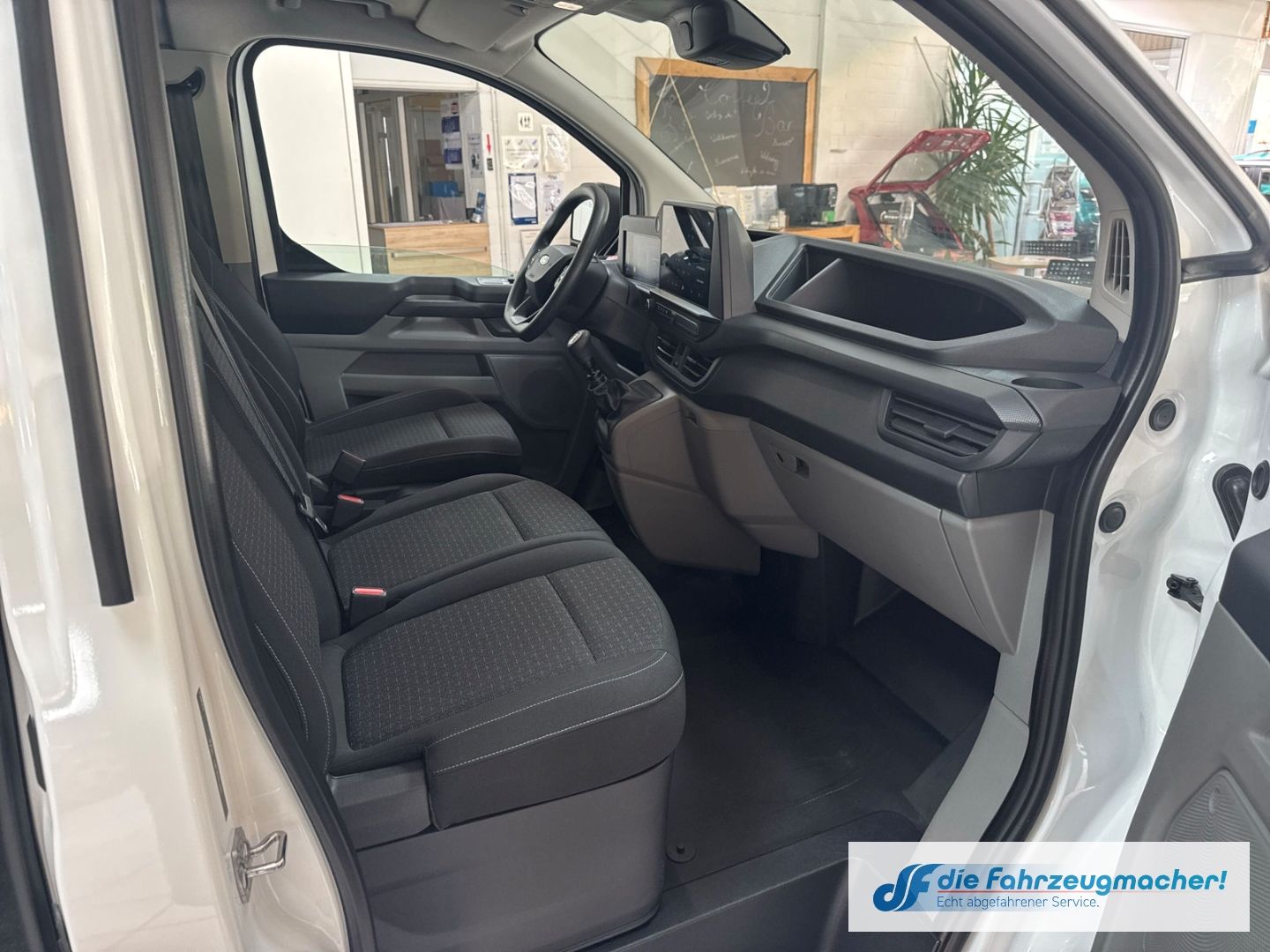 Fahrzeugabbildung Ford Transit Custom Kasten 320 L2 Trend FWD 2.0 EcoBl