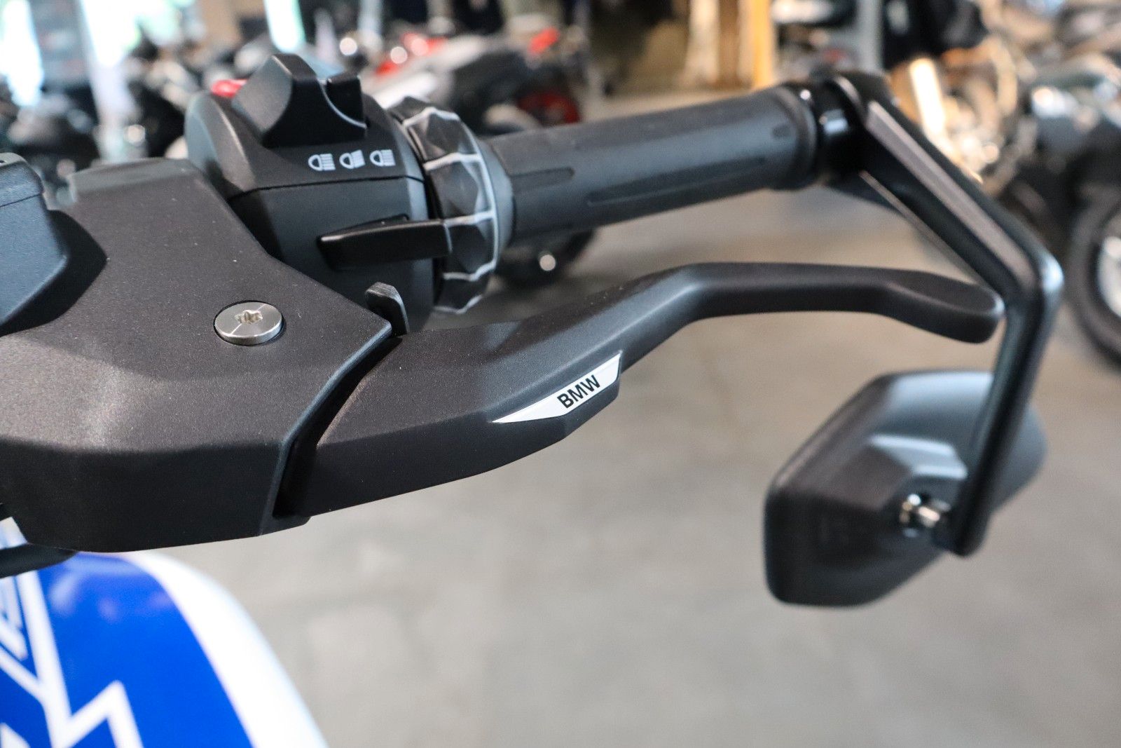 Fahrzeugabbildung BMW R1300R Style Performance