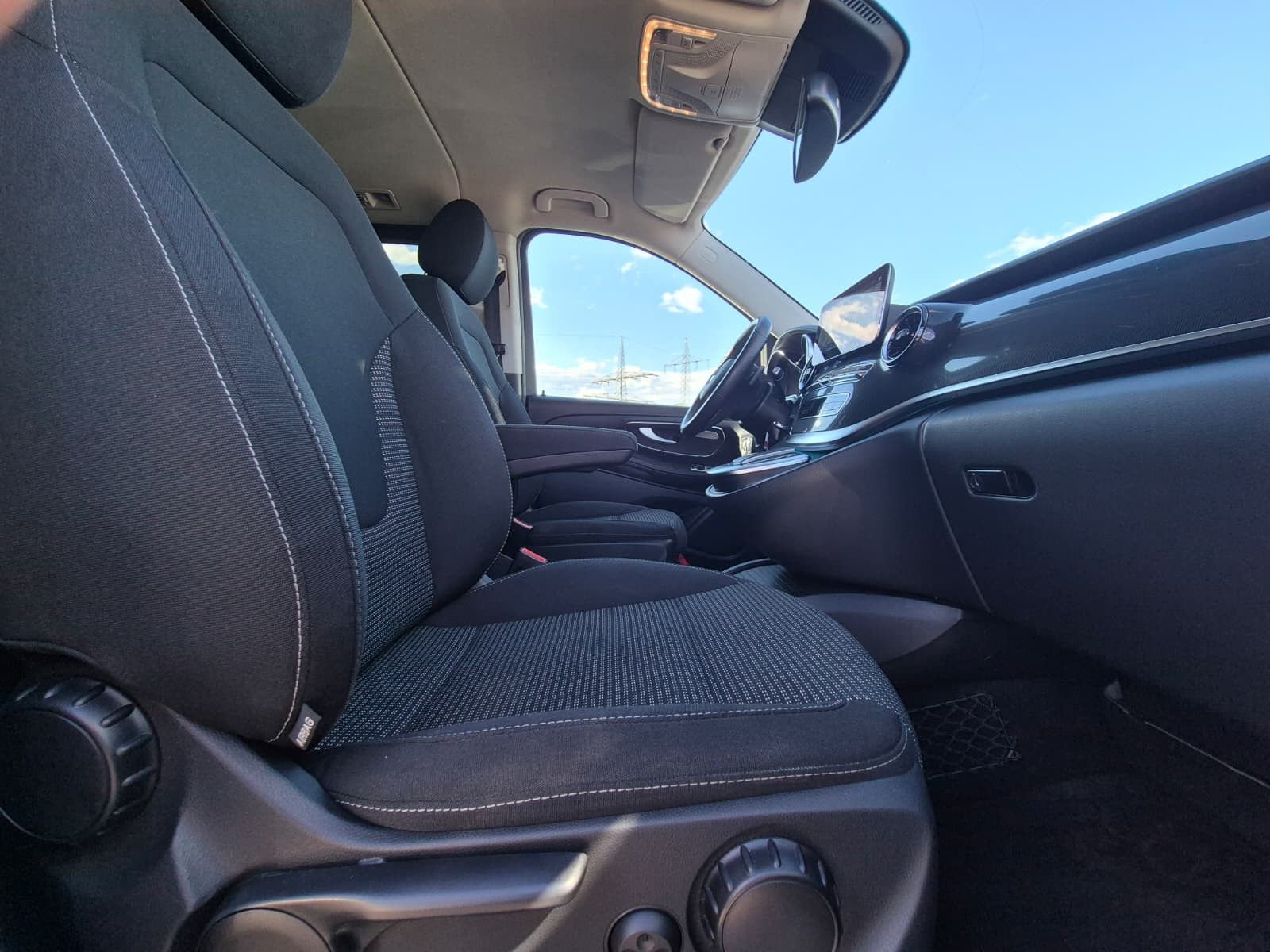 Fahrzeugabbildung Mercedes-Benz V 250 d EDITION 4MATIC lang LED*DISTRON.*MBUX10"