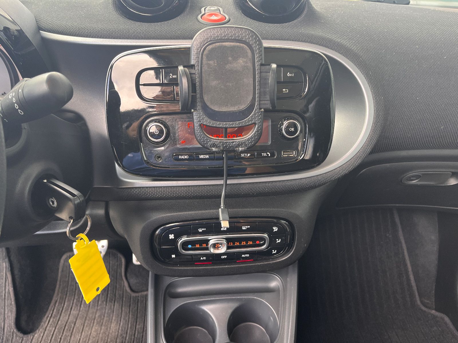 Fahrzeugabbildung Smart ForTwo Cabrio  66 kW Automatik / SHZ