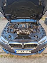 BMW 550 M550i xDrive A - - graue BMW 550