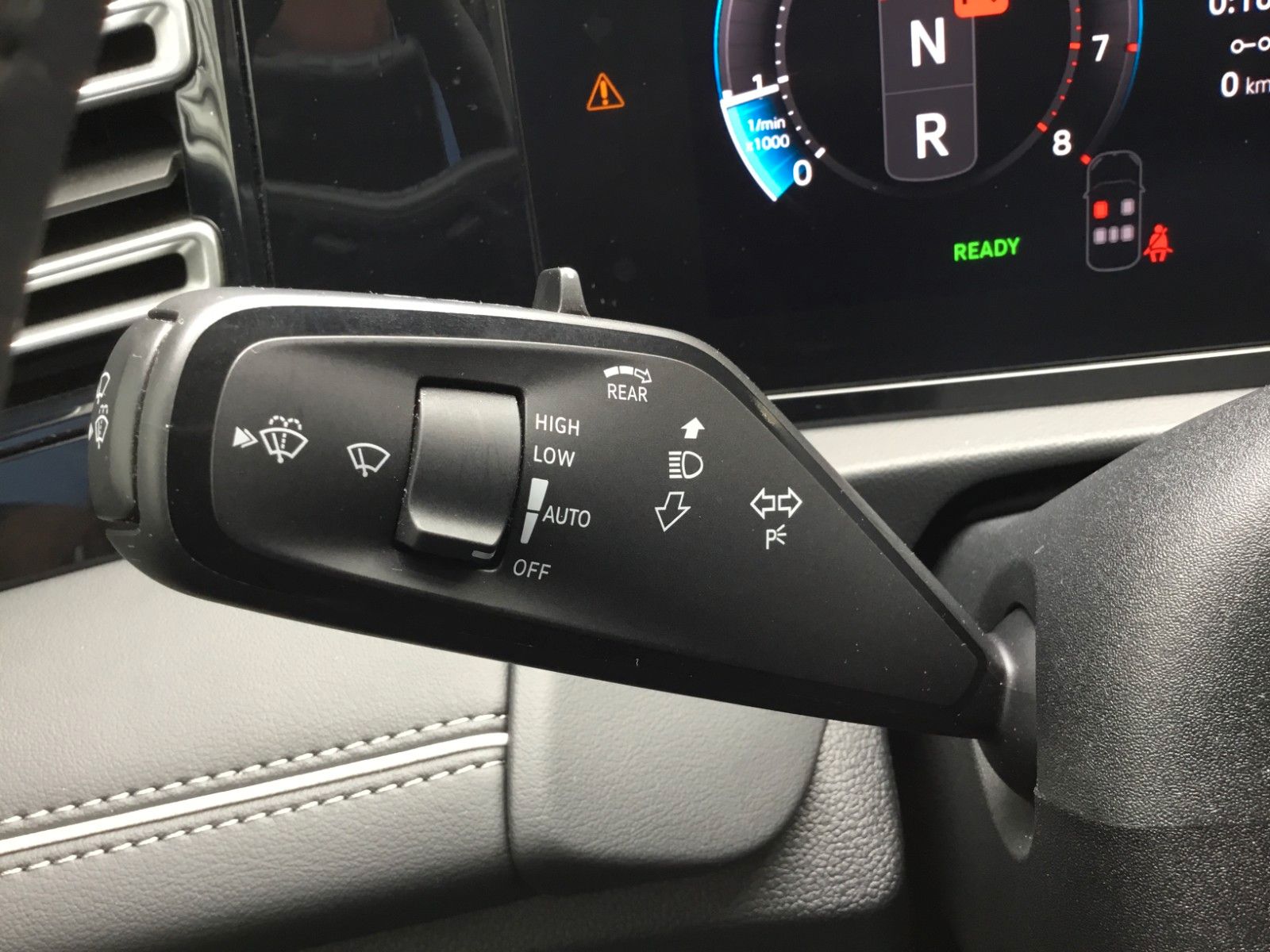 Fahrzeugabbildung Volkswagen Tiguan 1.5 eTSI DSG Elegance+AHK+Navi+18"+ACC