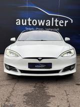 Tesla Model S - Gebrauchtwagen mit Navigationssystem