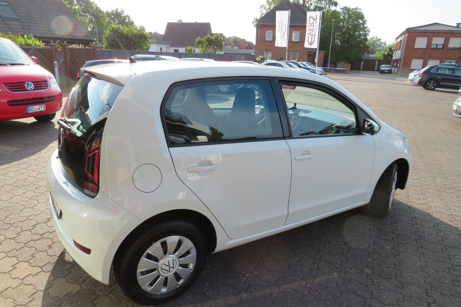 Fahrzeugabbildung Volkswagen up!  SITZHEIZUNG KLIMA 4-TÜREN NEBEL GJ 1.H