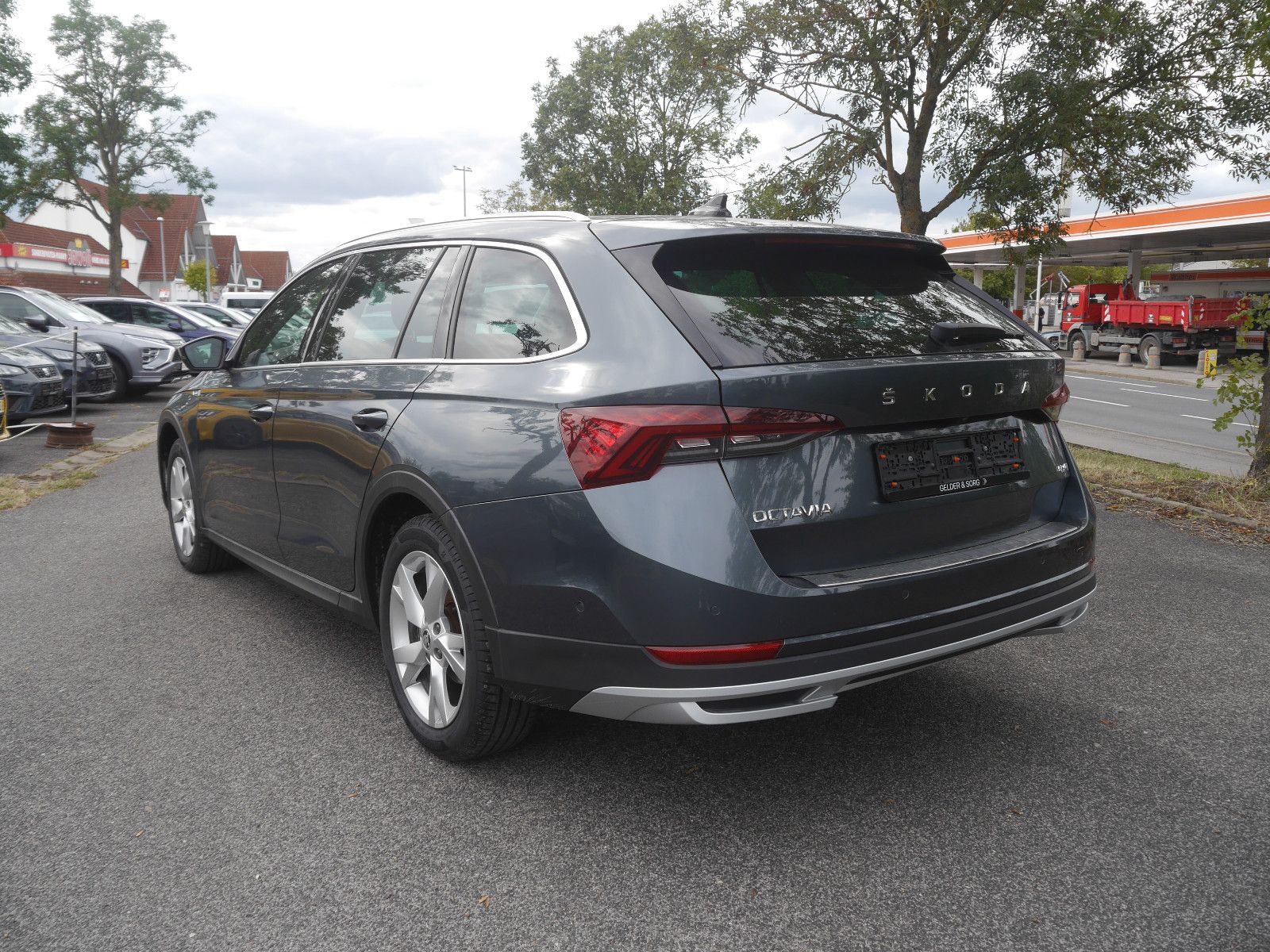Skoda Octavia Combi Scout 2.0 TDI 4x4 NAVI|RFK|MATRIX imagem 2