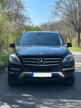 Mercedes-Benz ML 250 BlueTEC 4MATIC - - schwarze Mercedes-Benz ML 250