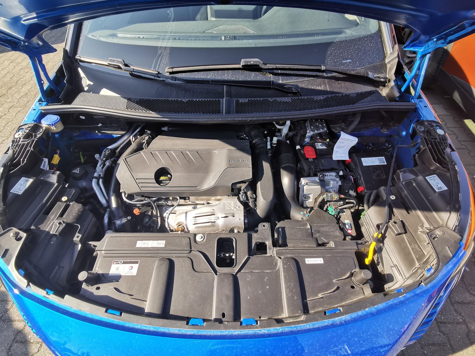Fahrzeugabbildung Peugeot 3008 1.6 Hybrid 225 (Plug-In), GT-Line