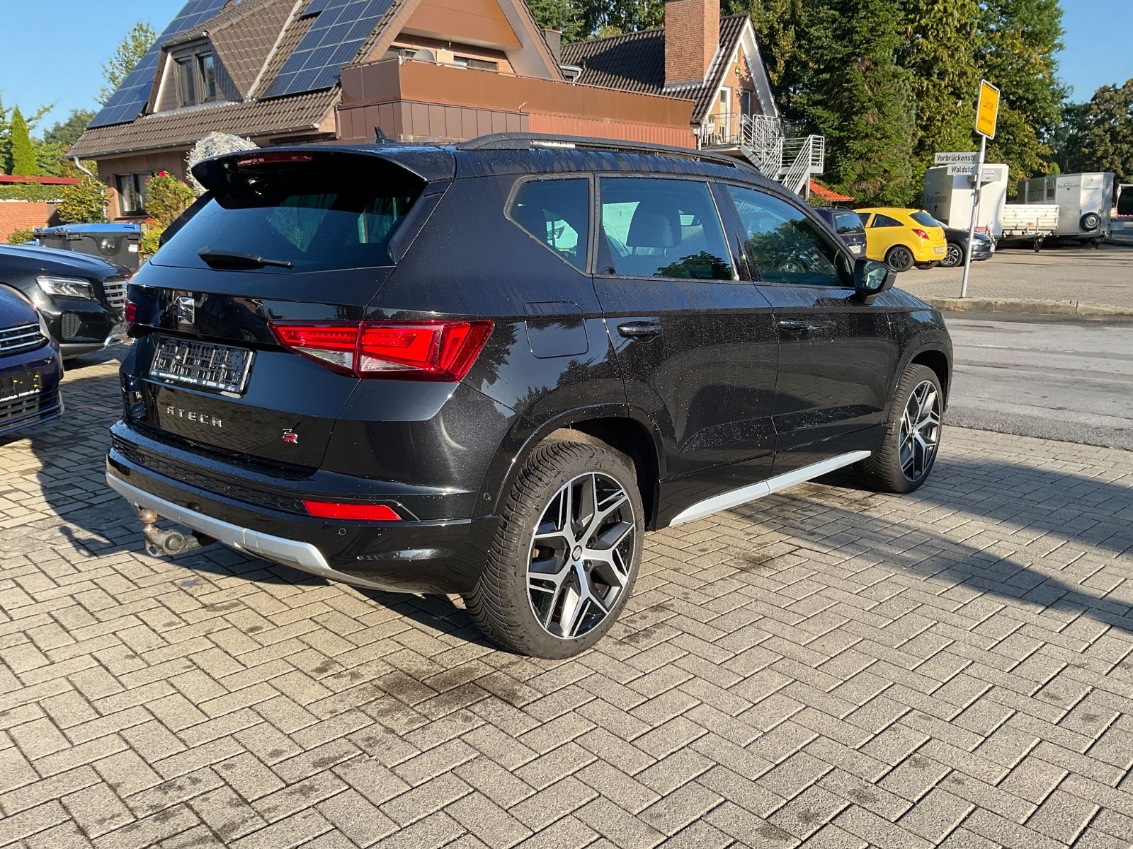 Fahrzeugabbildung SEAT Ateca 1.5 TSI FR DSG,AHK,LED,Navi,19",ACC