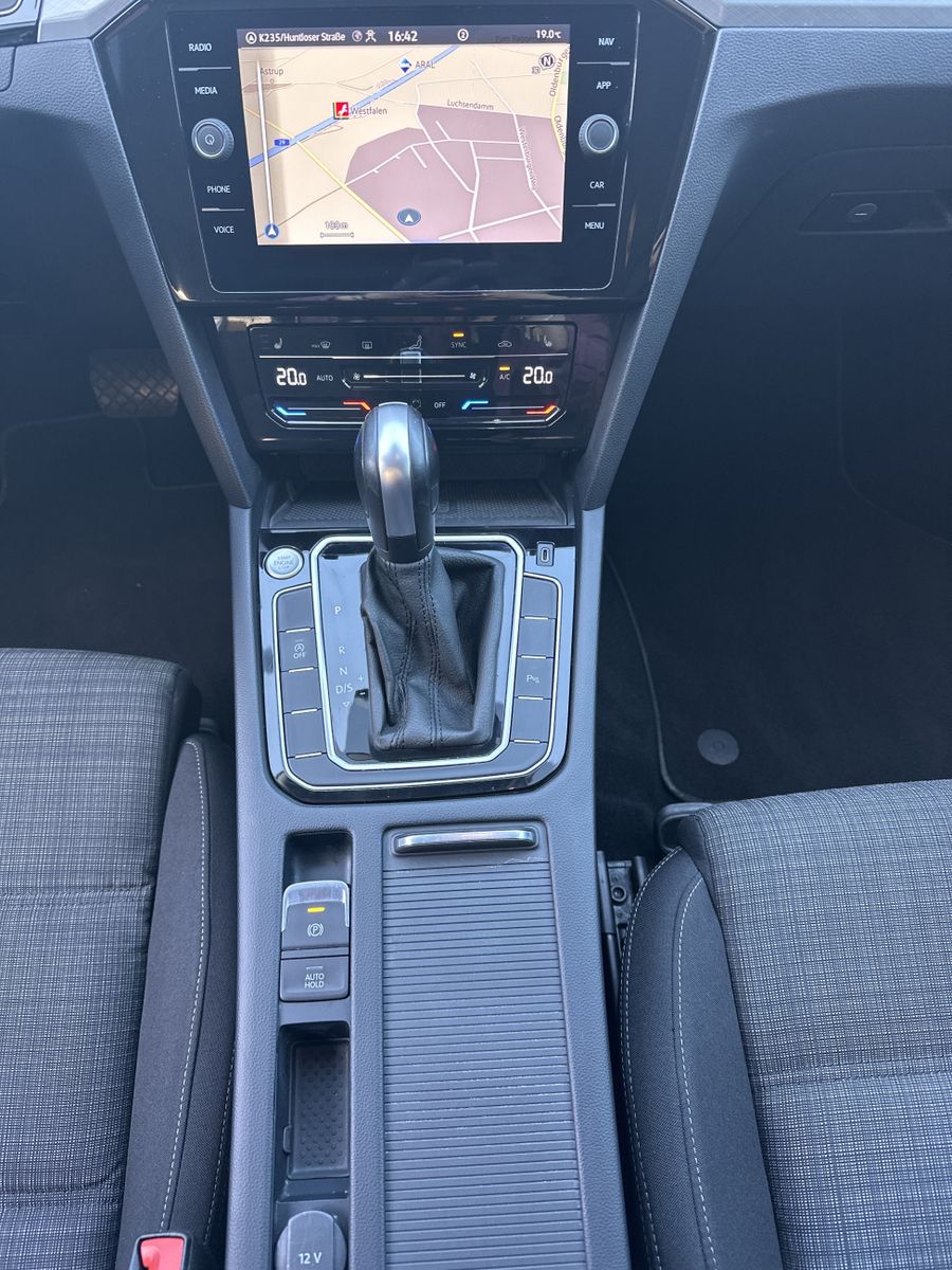 Fahrzeugabbildung Volkswagen Passat Variant 2.0 TDI DSG Business NAV+LED+KAM
