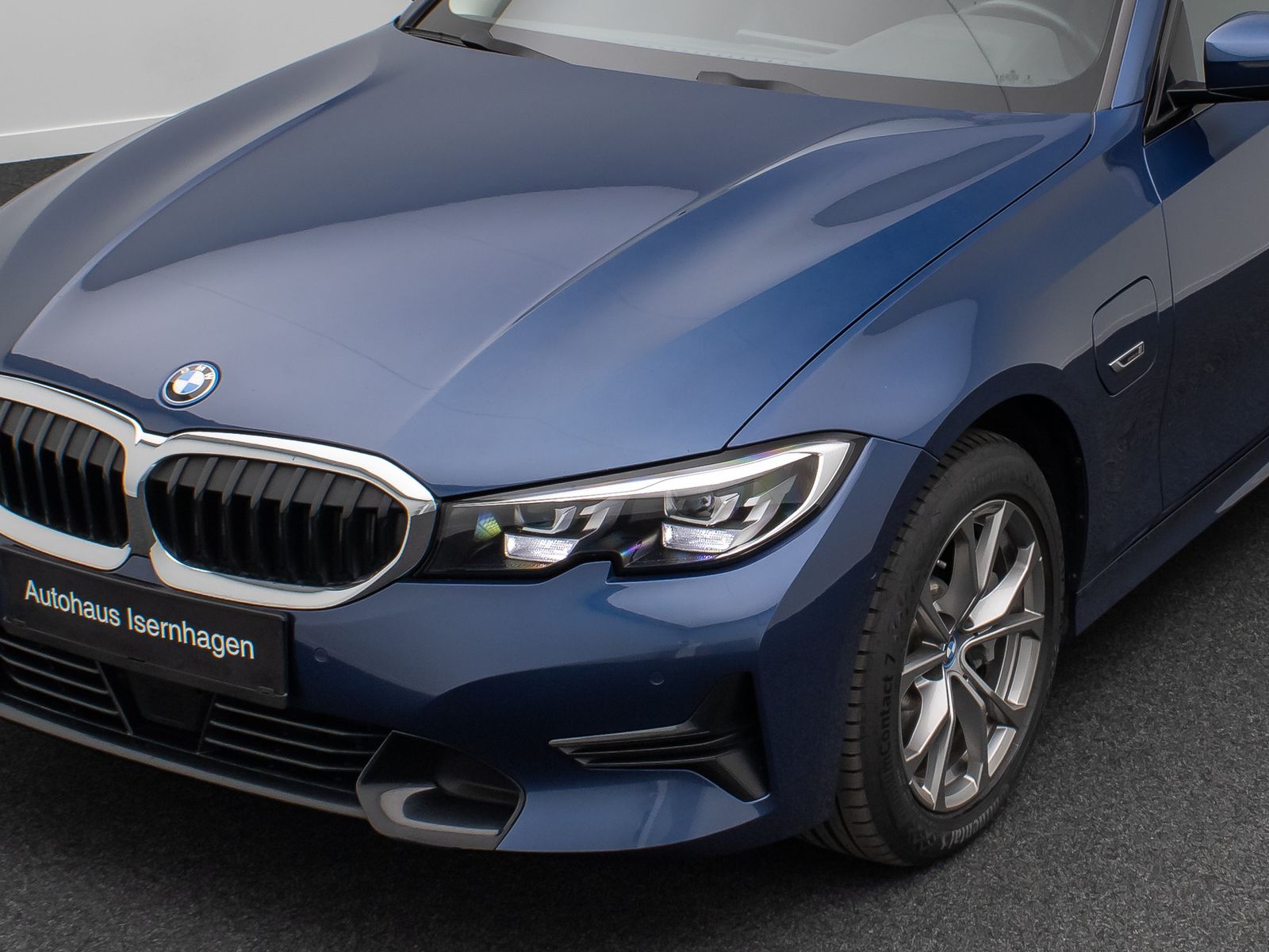 Fahrzeugabbildung BMW 330e xD Sport Line ACC Kamera DAB AHK Panorama