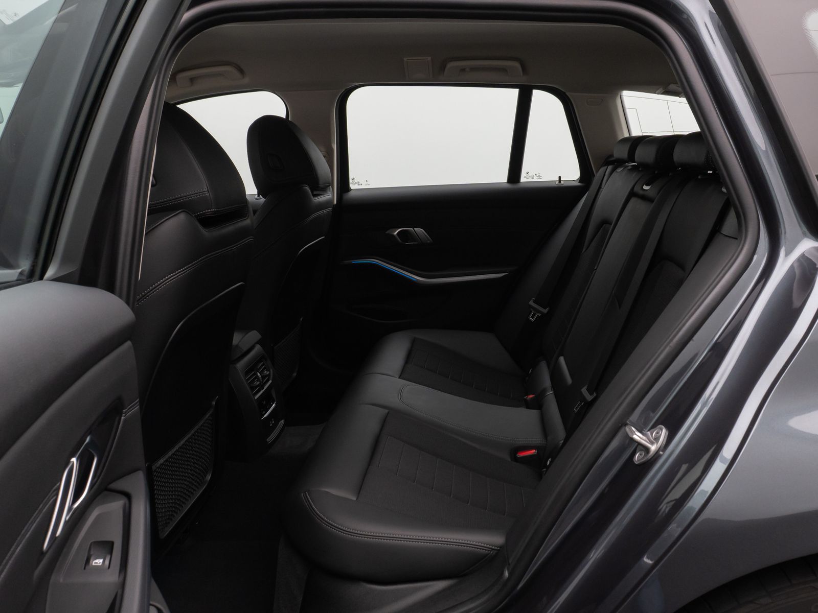 Fahrzeugabbildung BMW 330e Kamera DAB HiFi DrivingAssist Alarm Sport