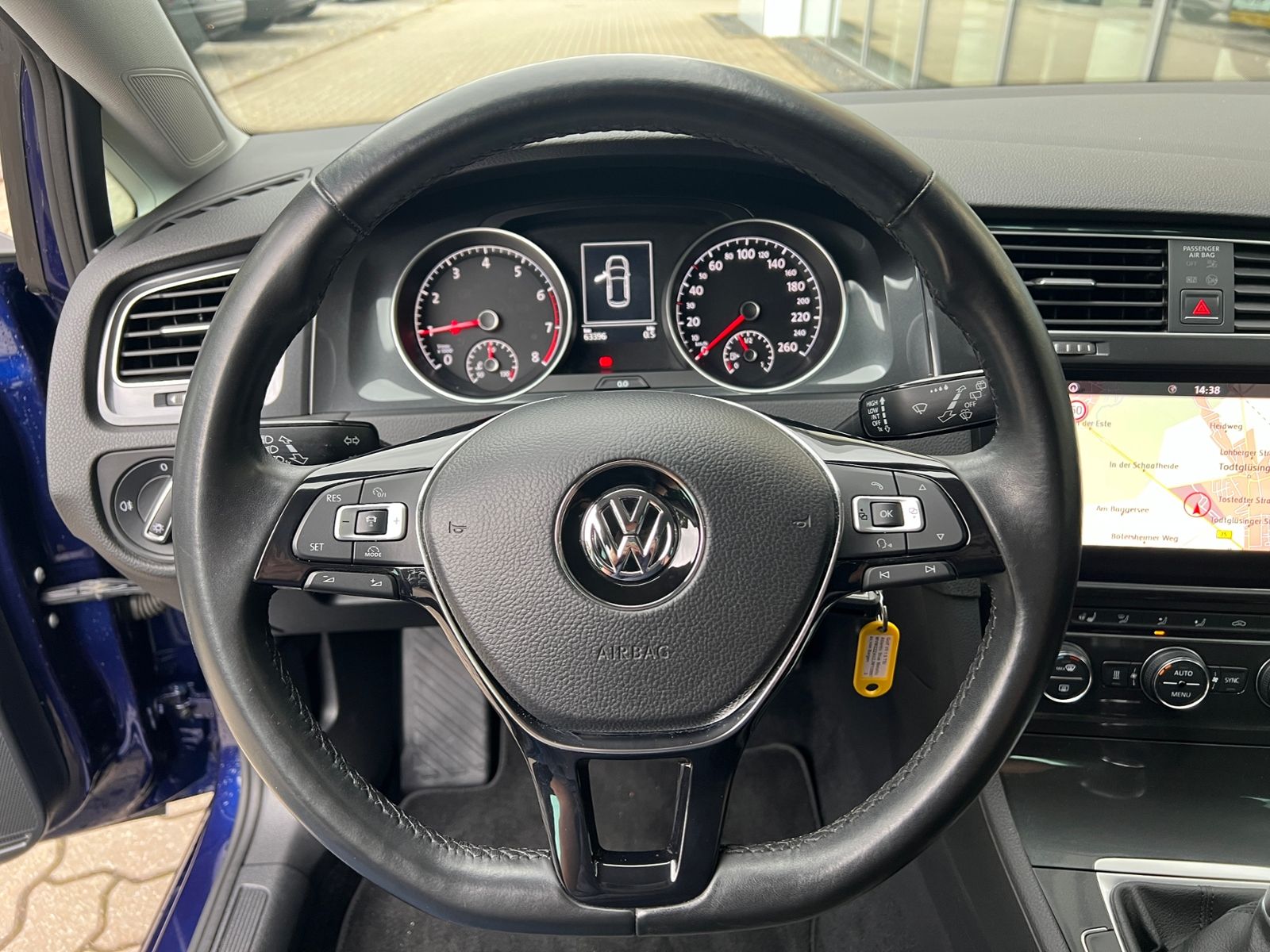 Fahrzeugabbildung Volkswagen Golf VII Comfortline 1.5 TSI ACT *Standhzg.,LED,
