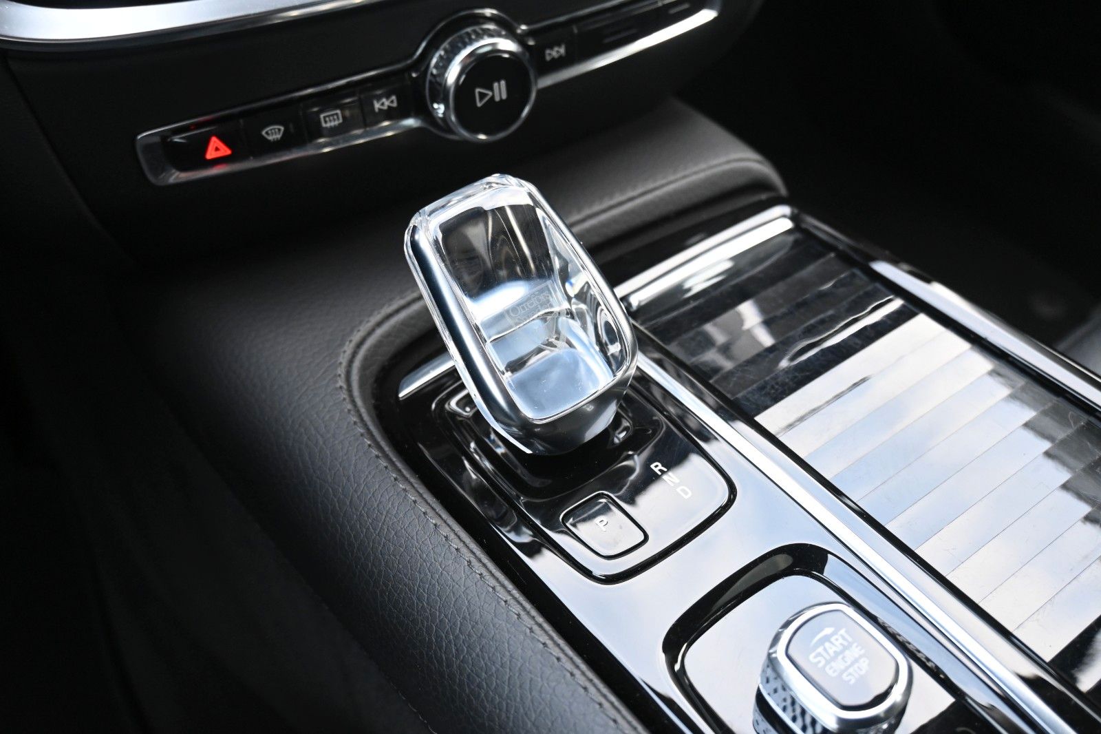 Fahrzeugabbildung Volvo V60 T8 AWD Inscription*LED*HUD*PANO*CAM*PDC*STHZ