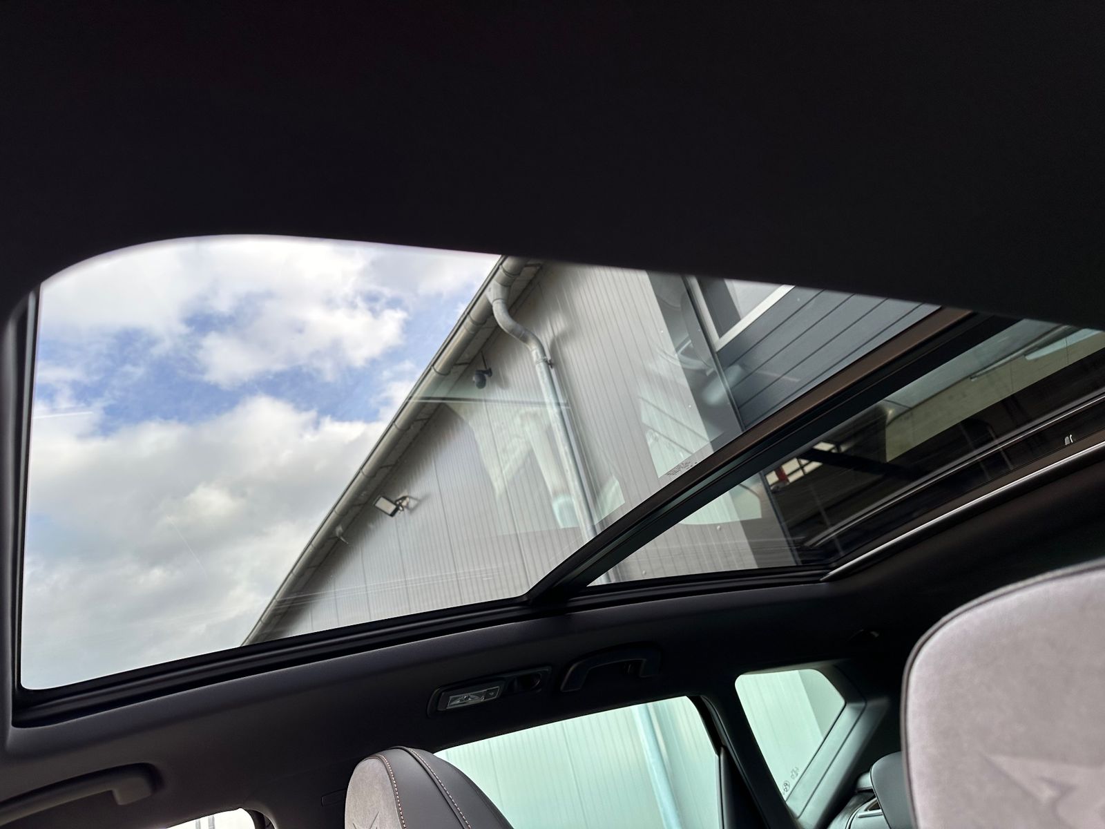 Fahrzeugabbildung CUPRA Ateca 2.0 TSI 4Drive Tribe Edition NAV+LED+PANO