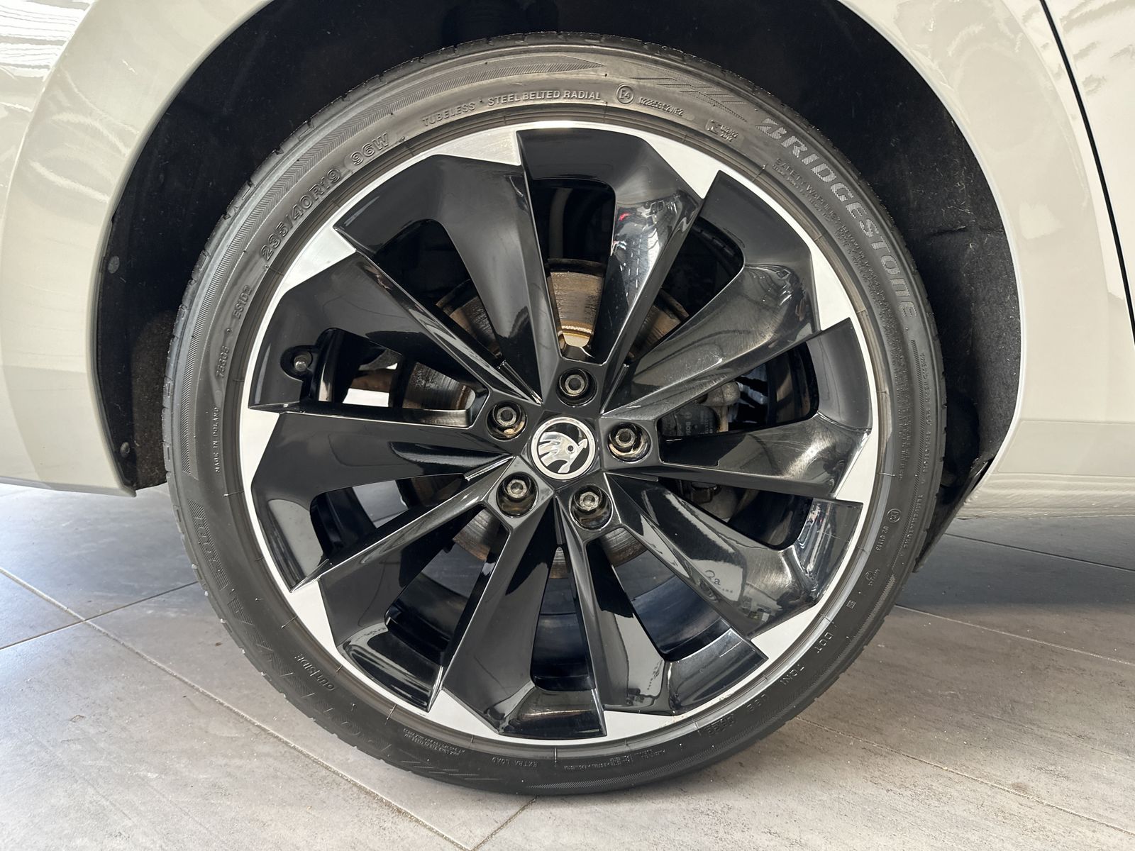 Fahrzeugabbildung SKODA Superb Combi iV 1.4 TSI DSG Sportline NAV+LED+VC
