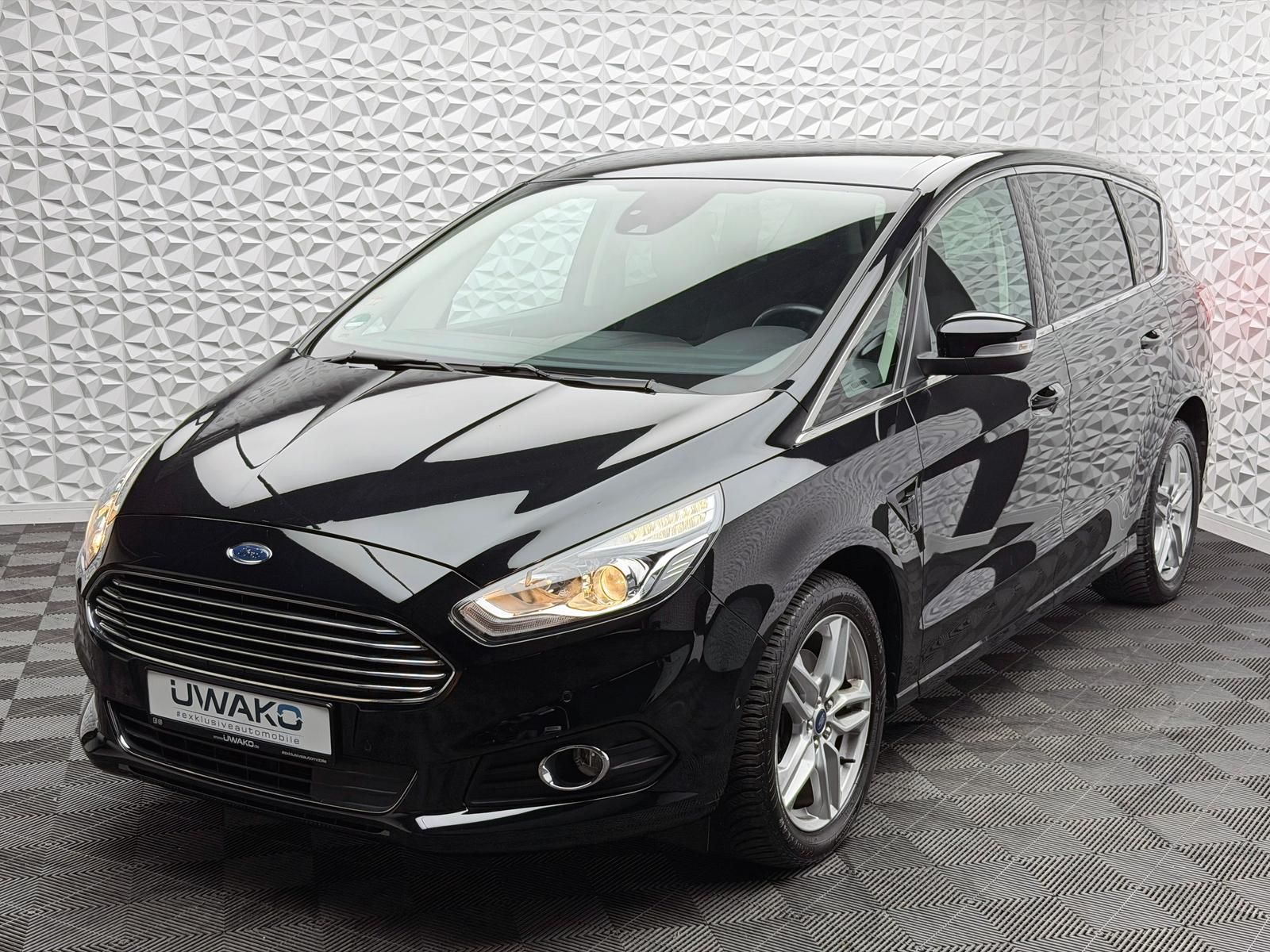 Fahrzeugabbildung Ford S-MAX 1.5 TITANIUM/7-SITZE/KEYLES/RCAM/NAV/PDC
