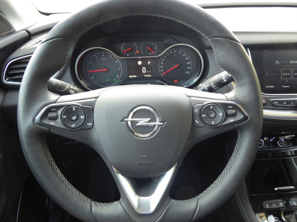 Fahrzeugabbildung Opel Grandland X 1.6 Aut. +Navi+LED+ACC+